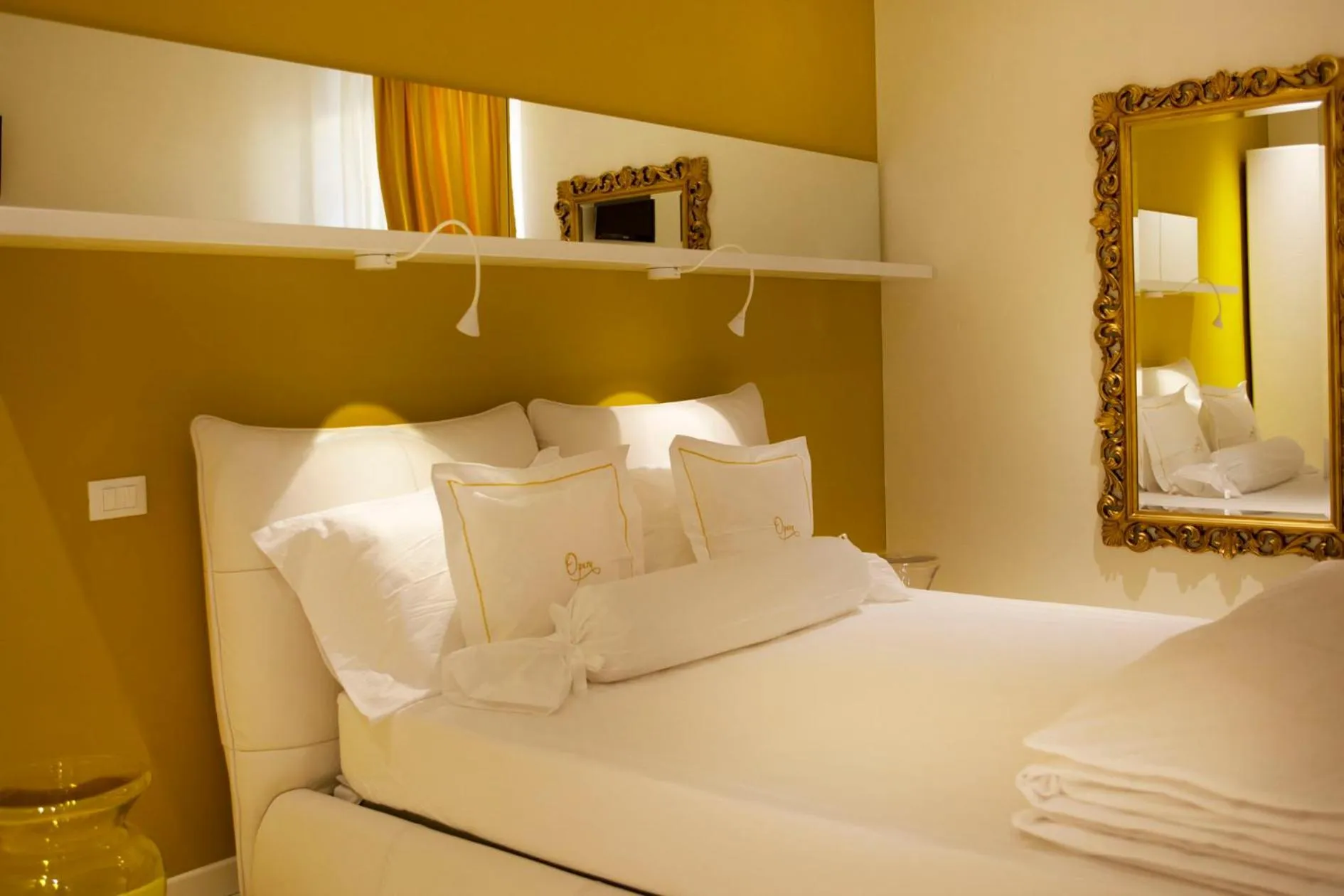 Bedroom, Bed in Opera Relais De Charme - Aparthotel