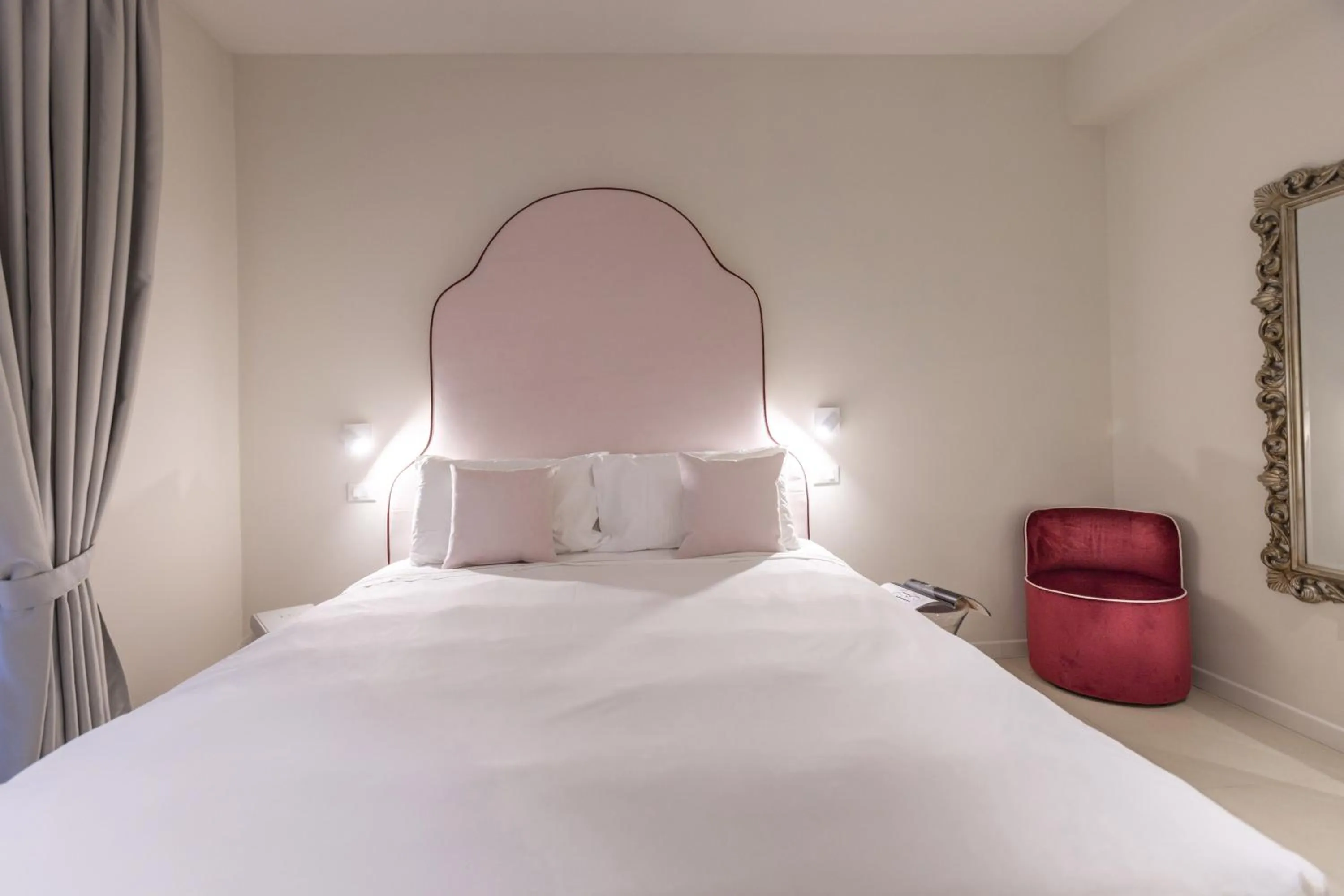 Bedroom, Bed in Opera Relais De Charme - Aparthotel