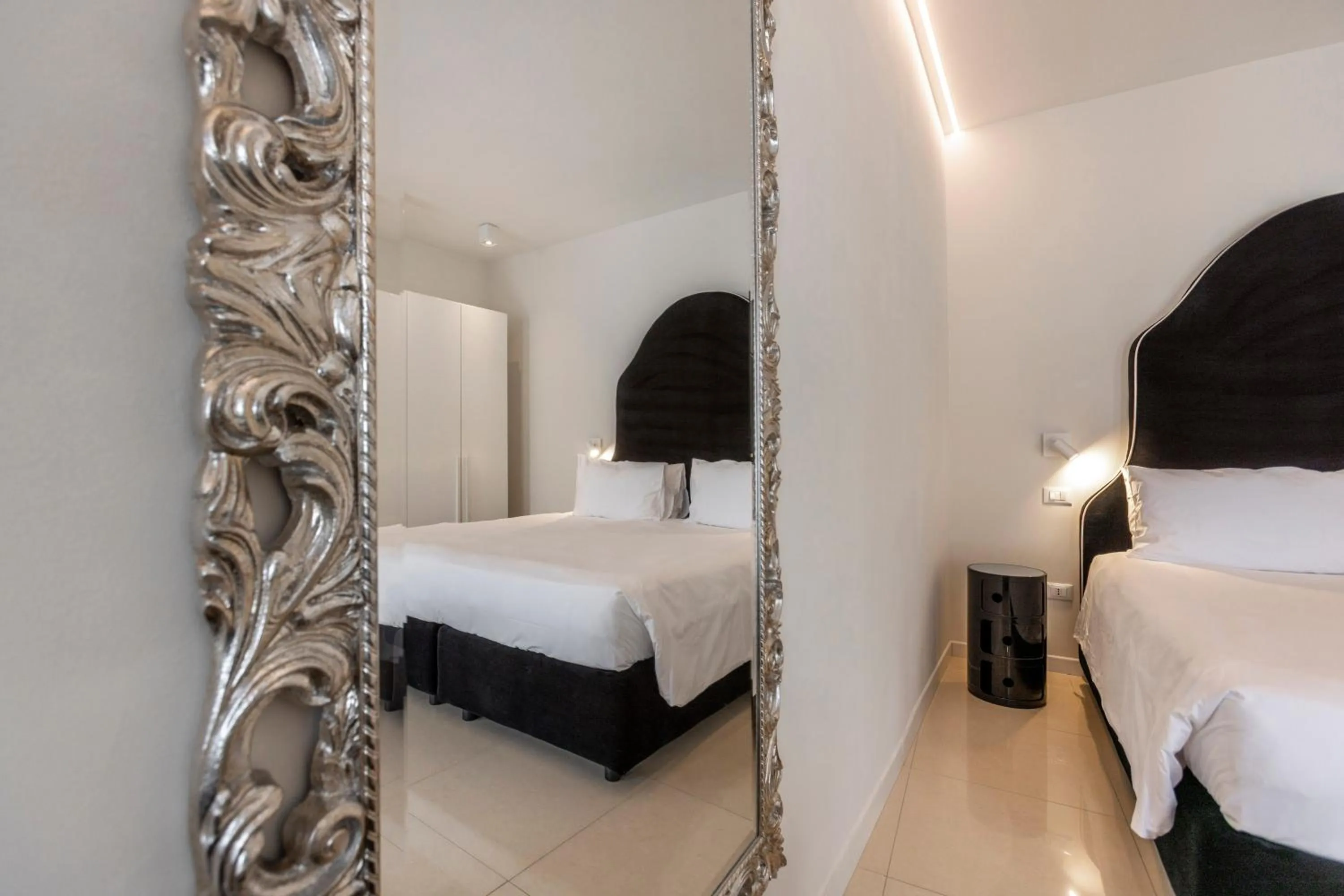 Photo of the whole room, Bed in Opera Relais De Charme - Aparthotel