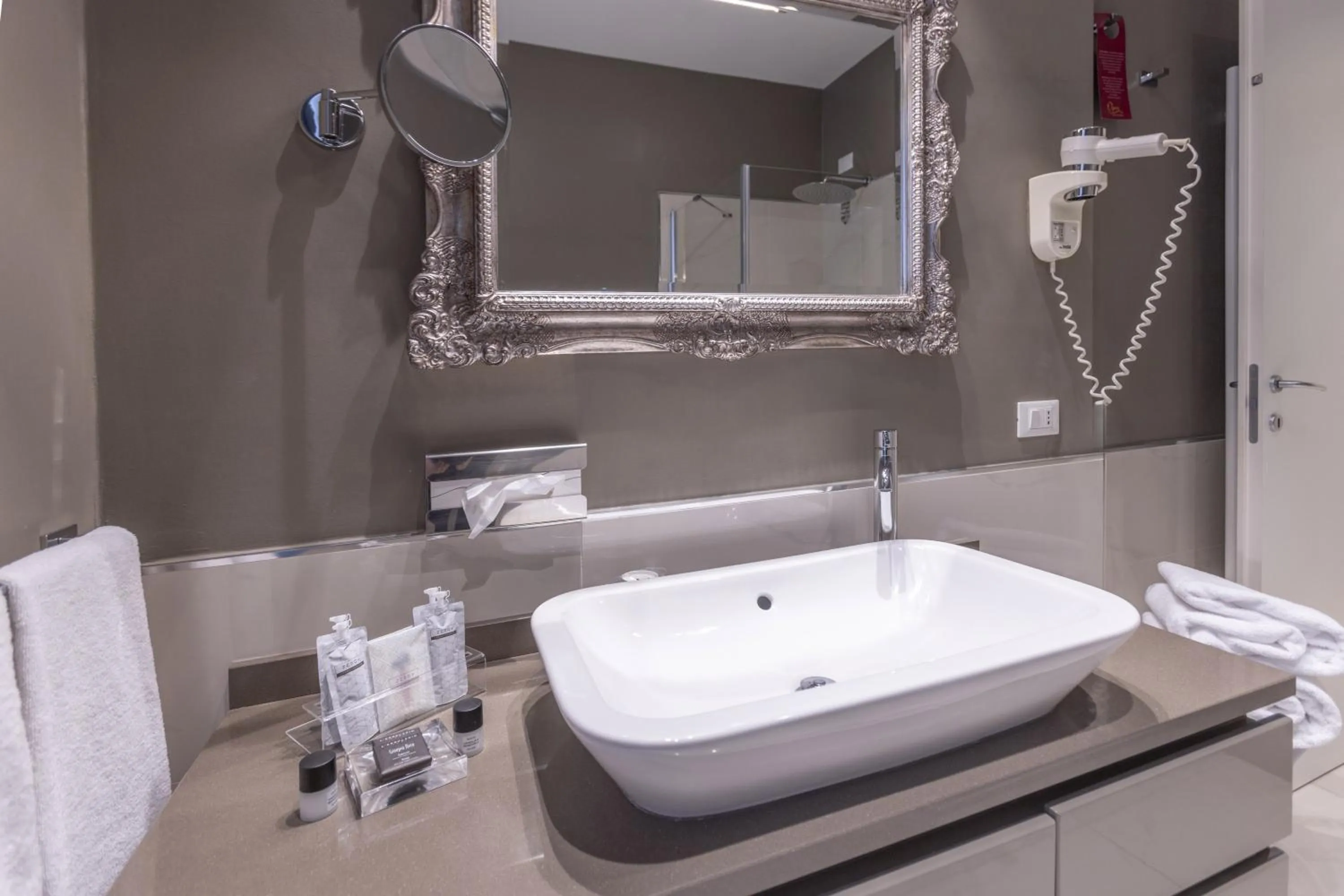 Bathroom in Opera Relais De Charme - Aparthotel