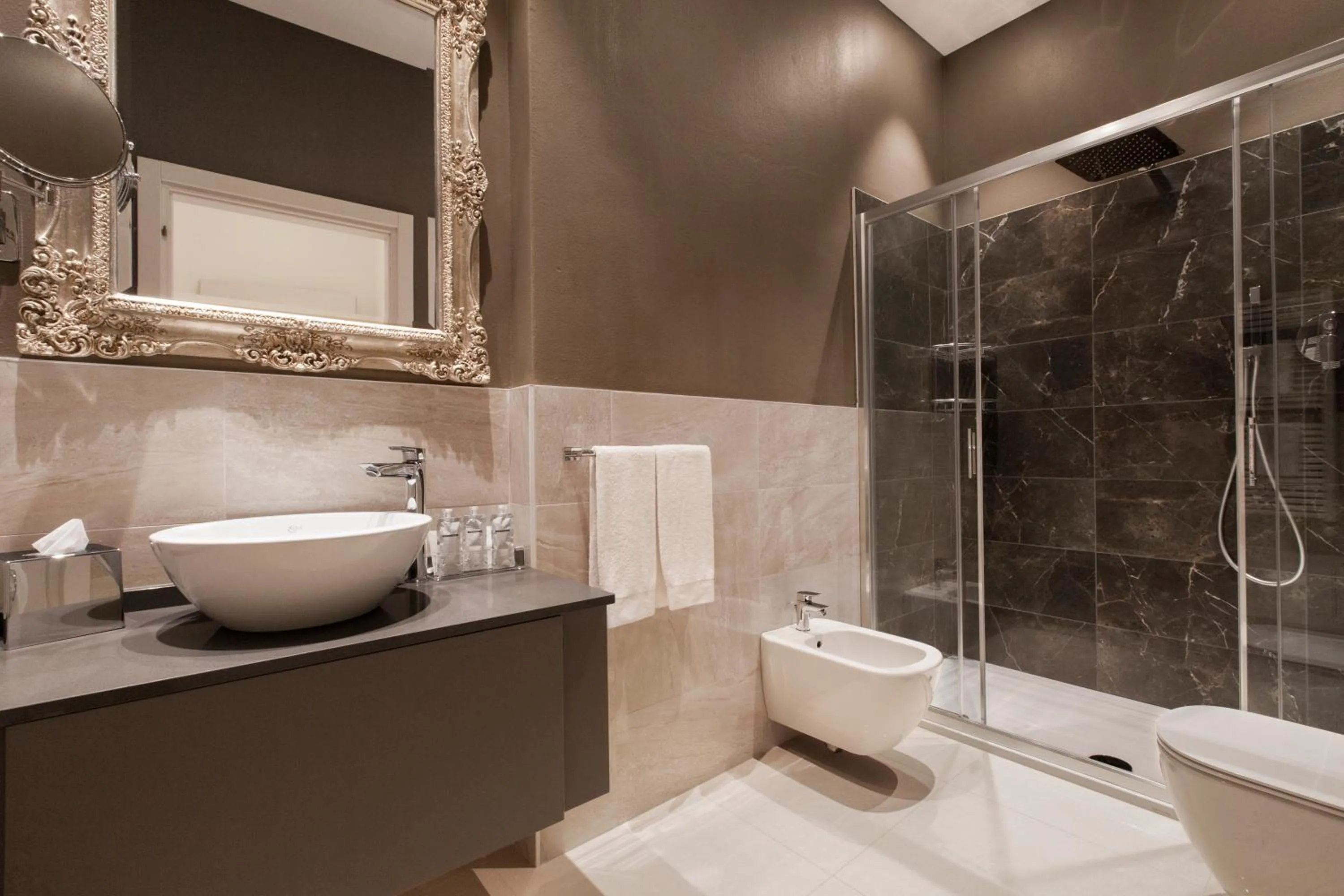 Bathroom in Opera Relais De Charme - Aparthotel