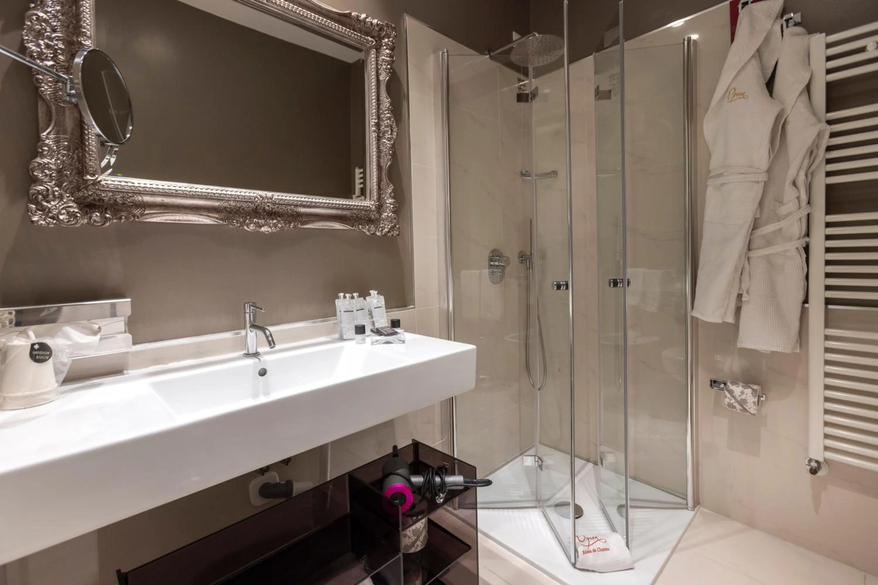 Bathroom in Opera Relais De Charme - Aparthotel