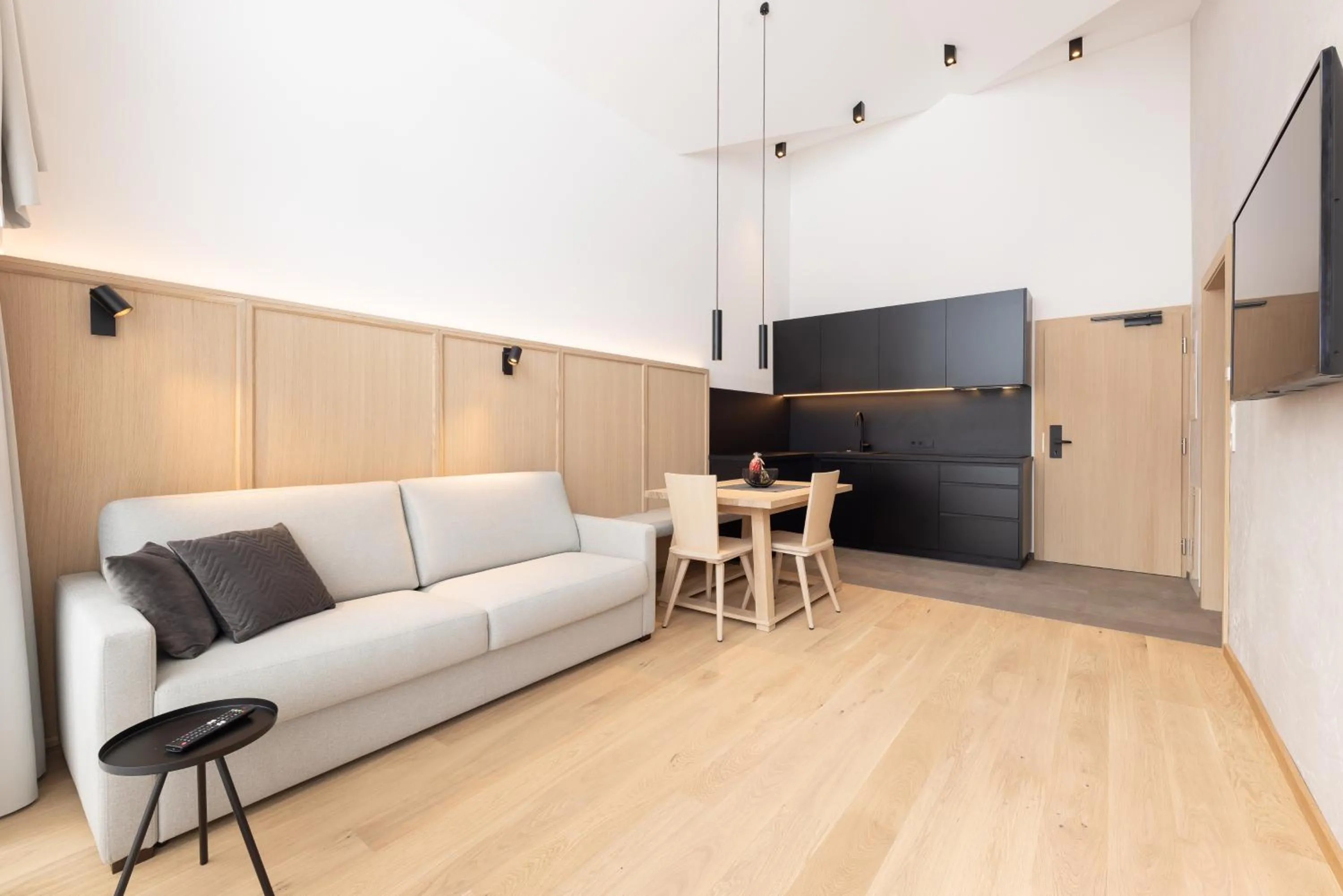 TV and multimedia in Max Mountain Apartments