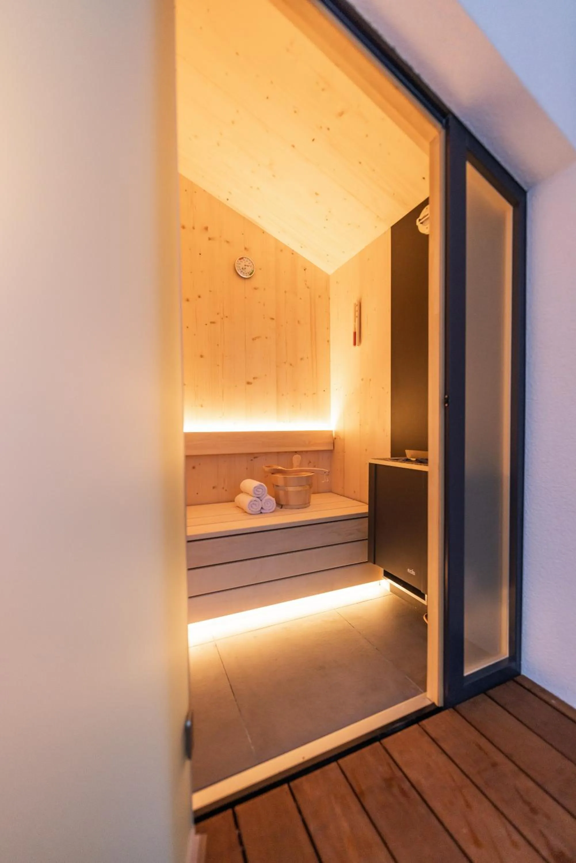Sauna, Bed in Max Mountain Apartments