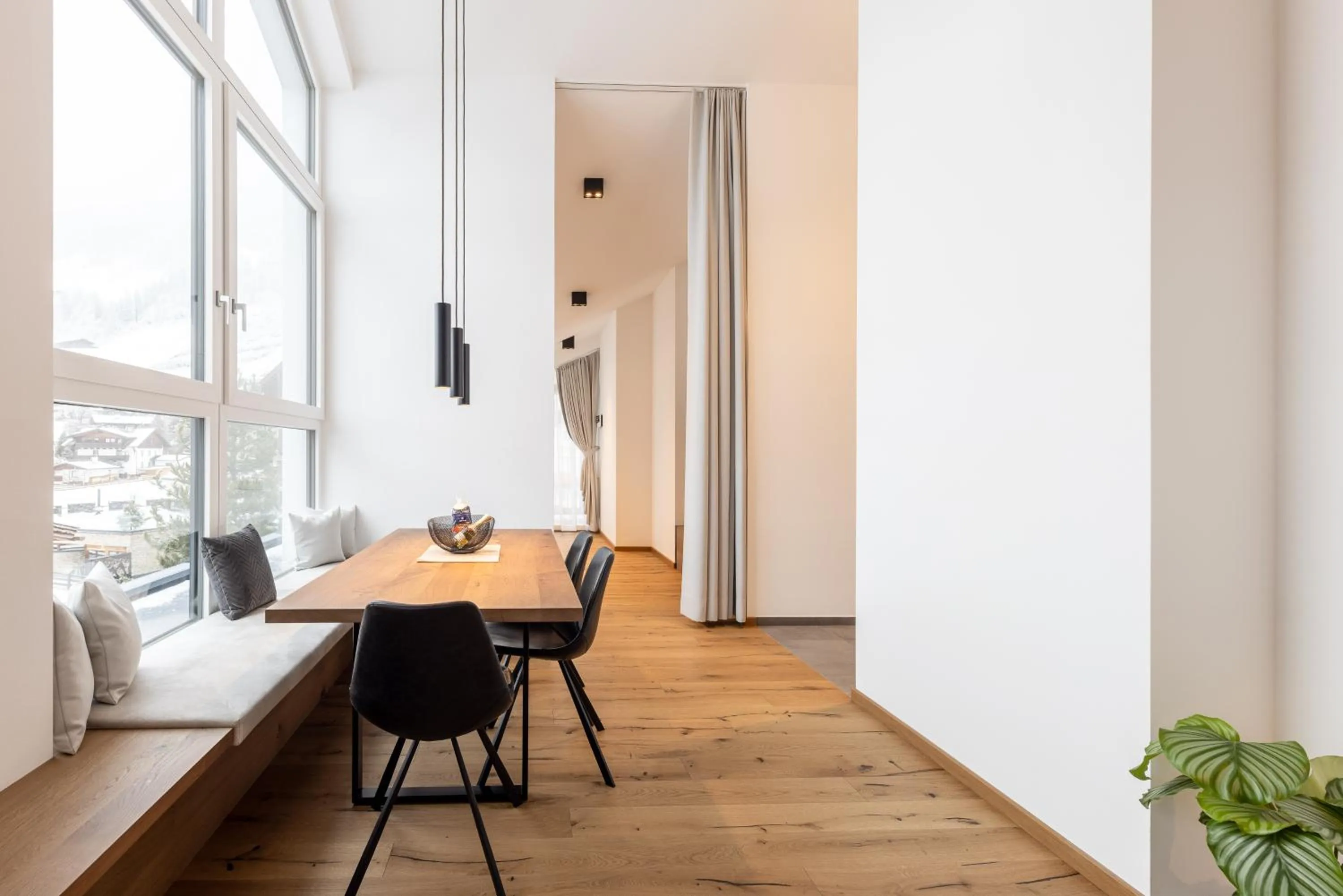 Dining area in Max Mountain Apartments