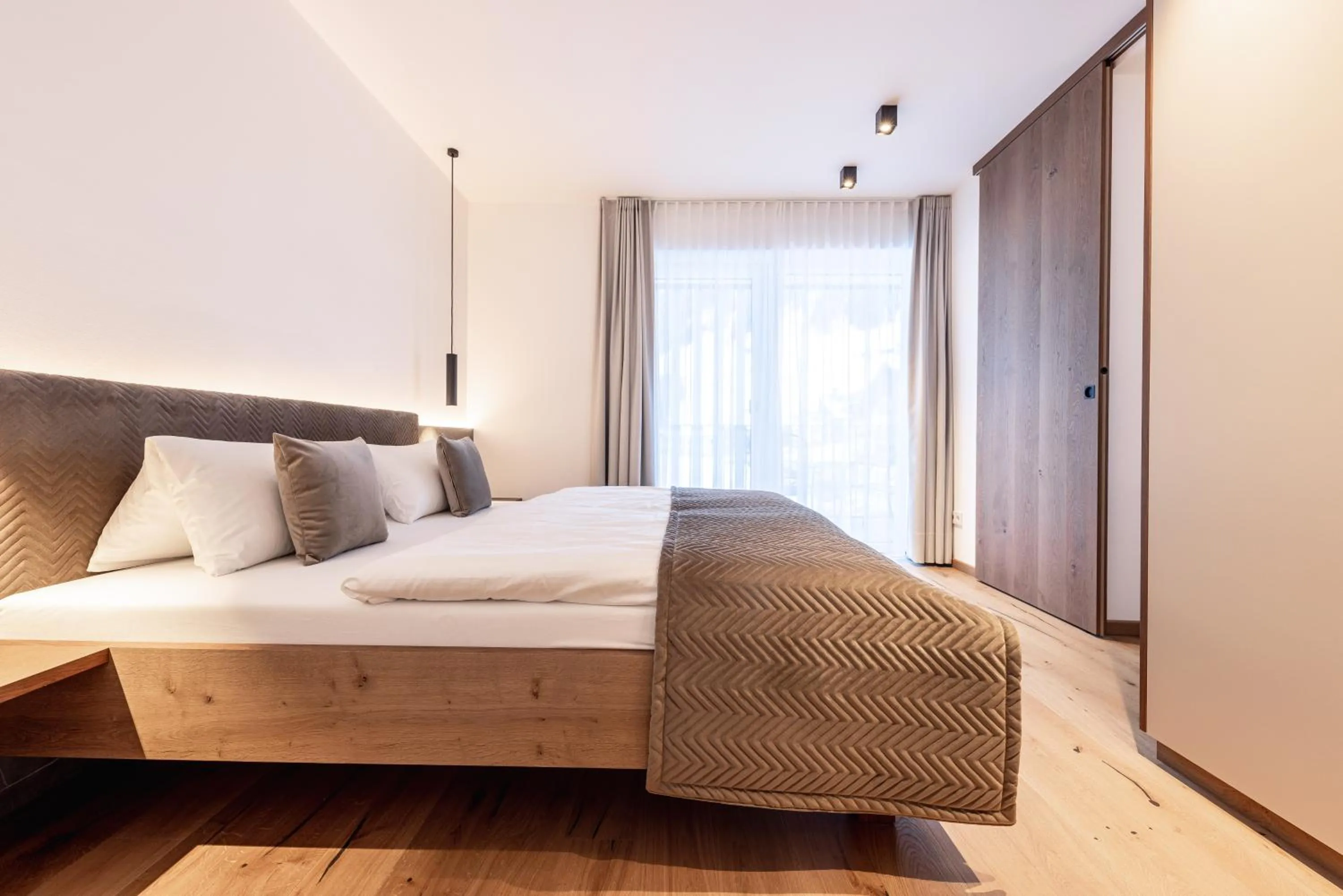 Bed in Max Mountain Apartments