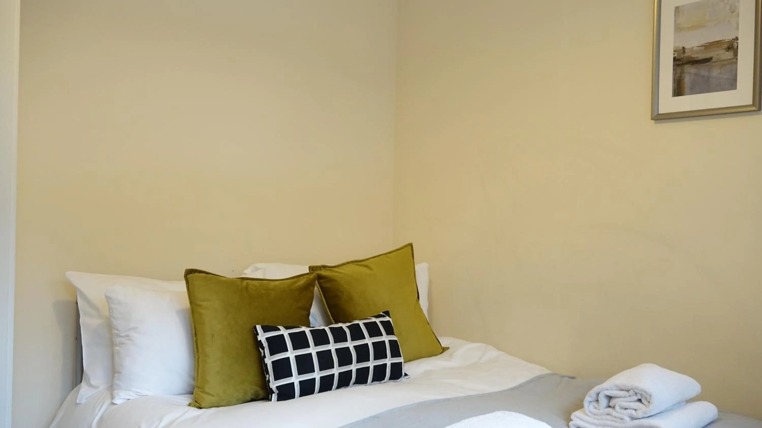 Bedroom, Bed in Heathrow Ensuite Rooms- Auto check in