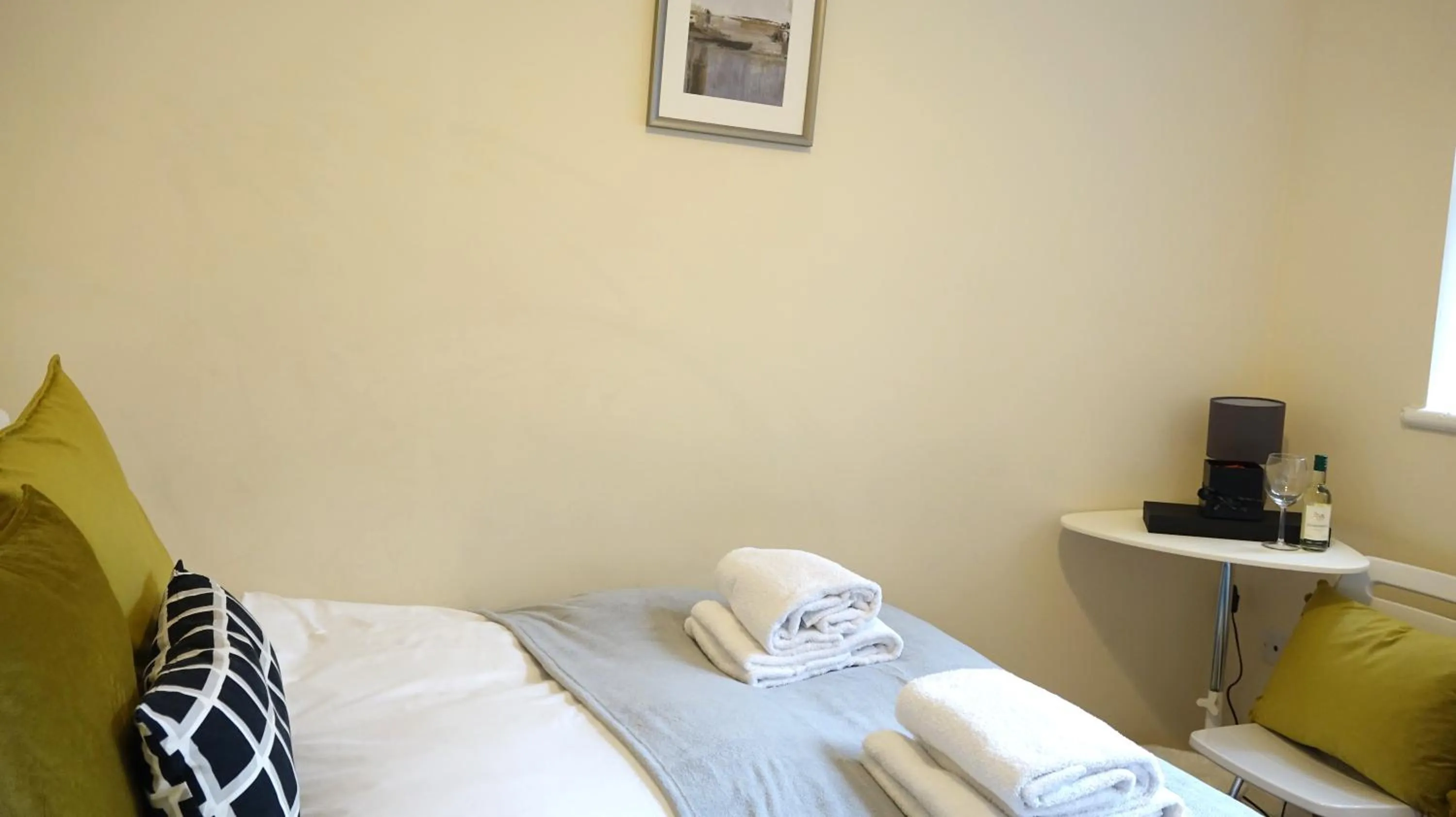 Bedroom, Bed in Heathrow Ensuite Rooms- Auto check in