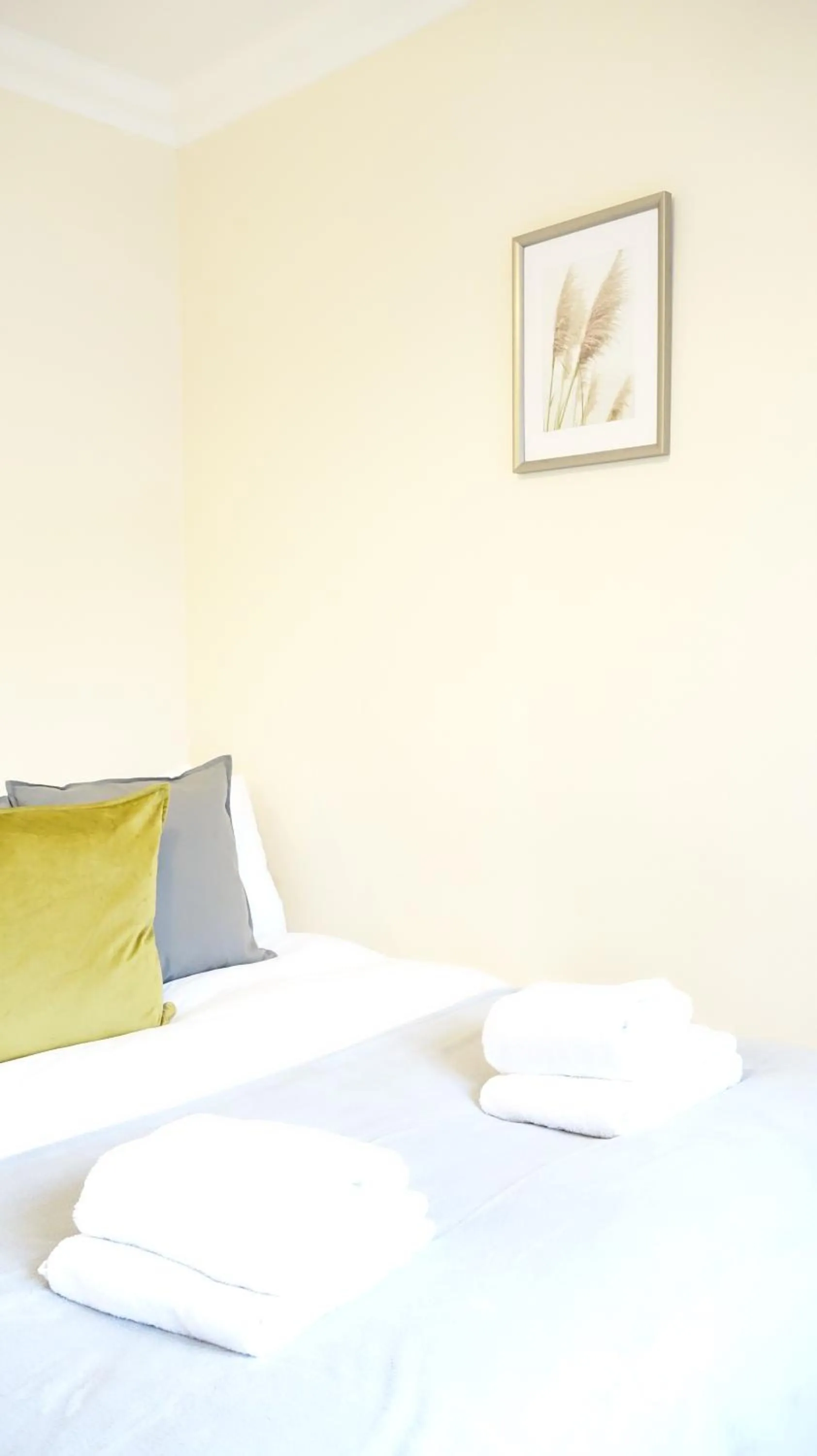 Bedroom, Bed in Heathrow Ensuite Rooms- Auto check in