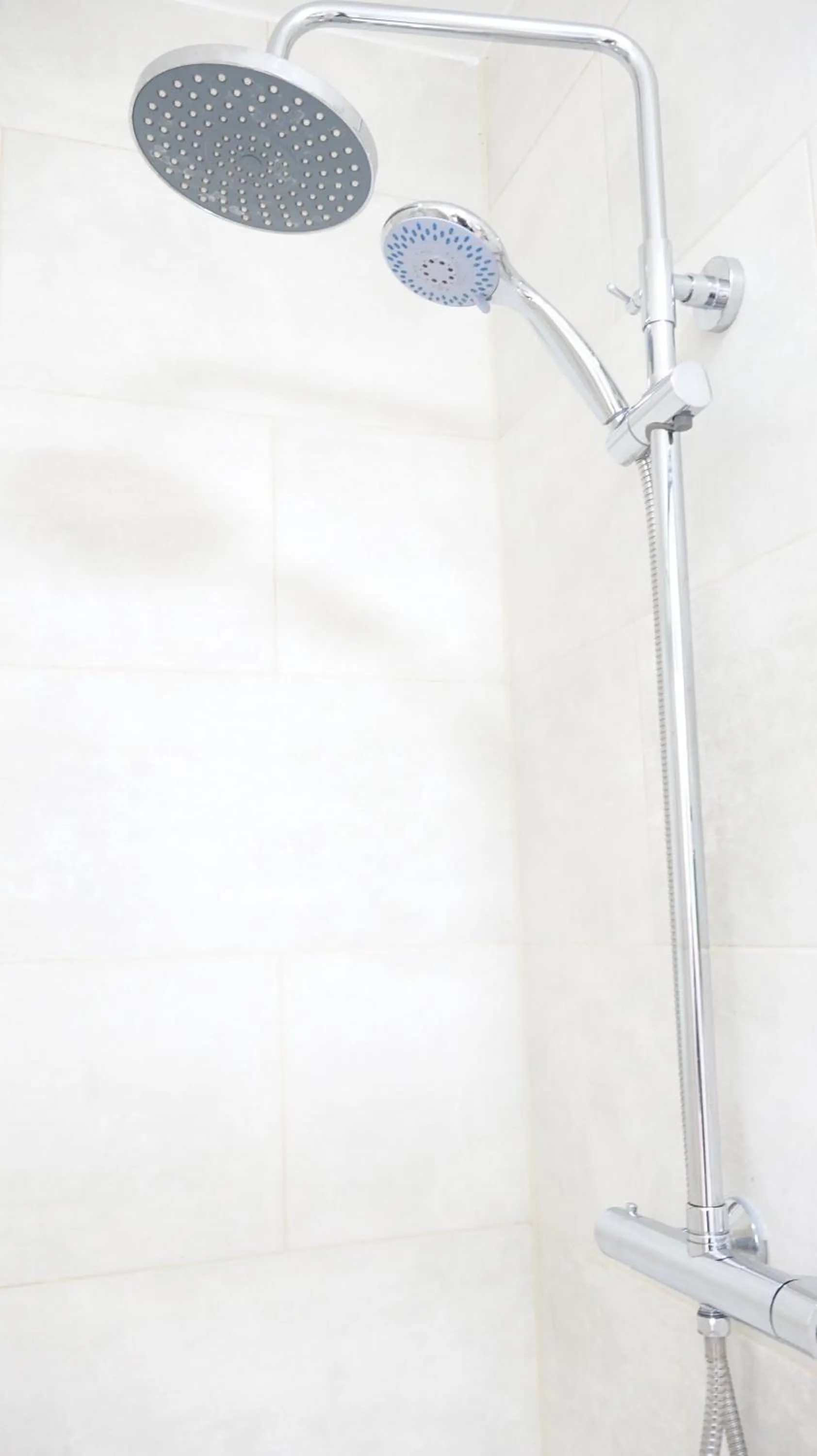 Bathroom in Heathrow Ensuite Rooms- Auto check in