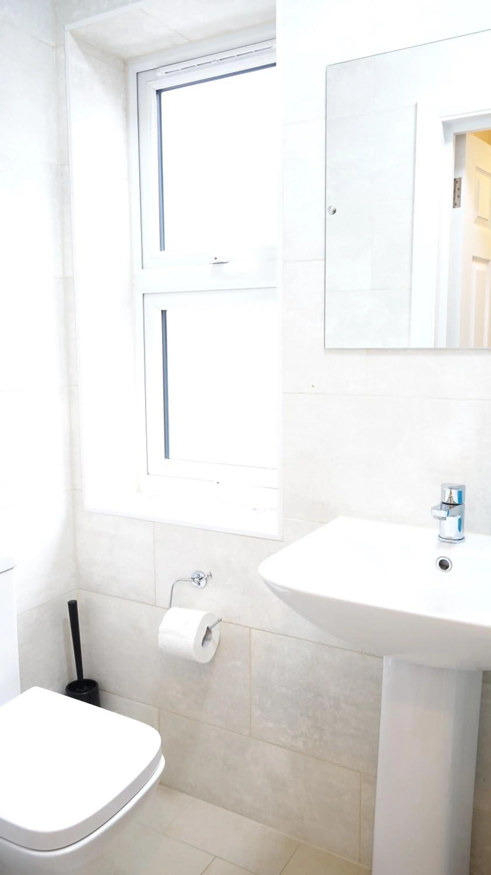 Bathroom in Heathrow Ensuite Rooms- Auto check in