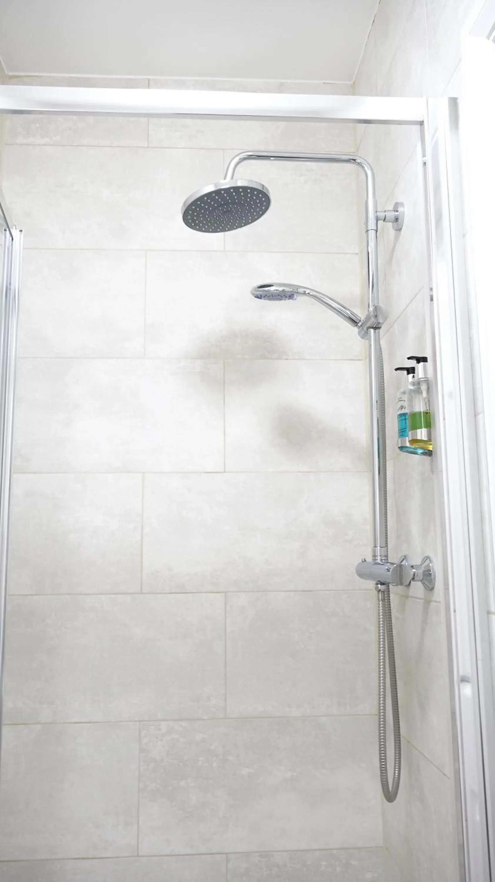 Bathroom in Heathrow Ensuite Rooms- Auto check in