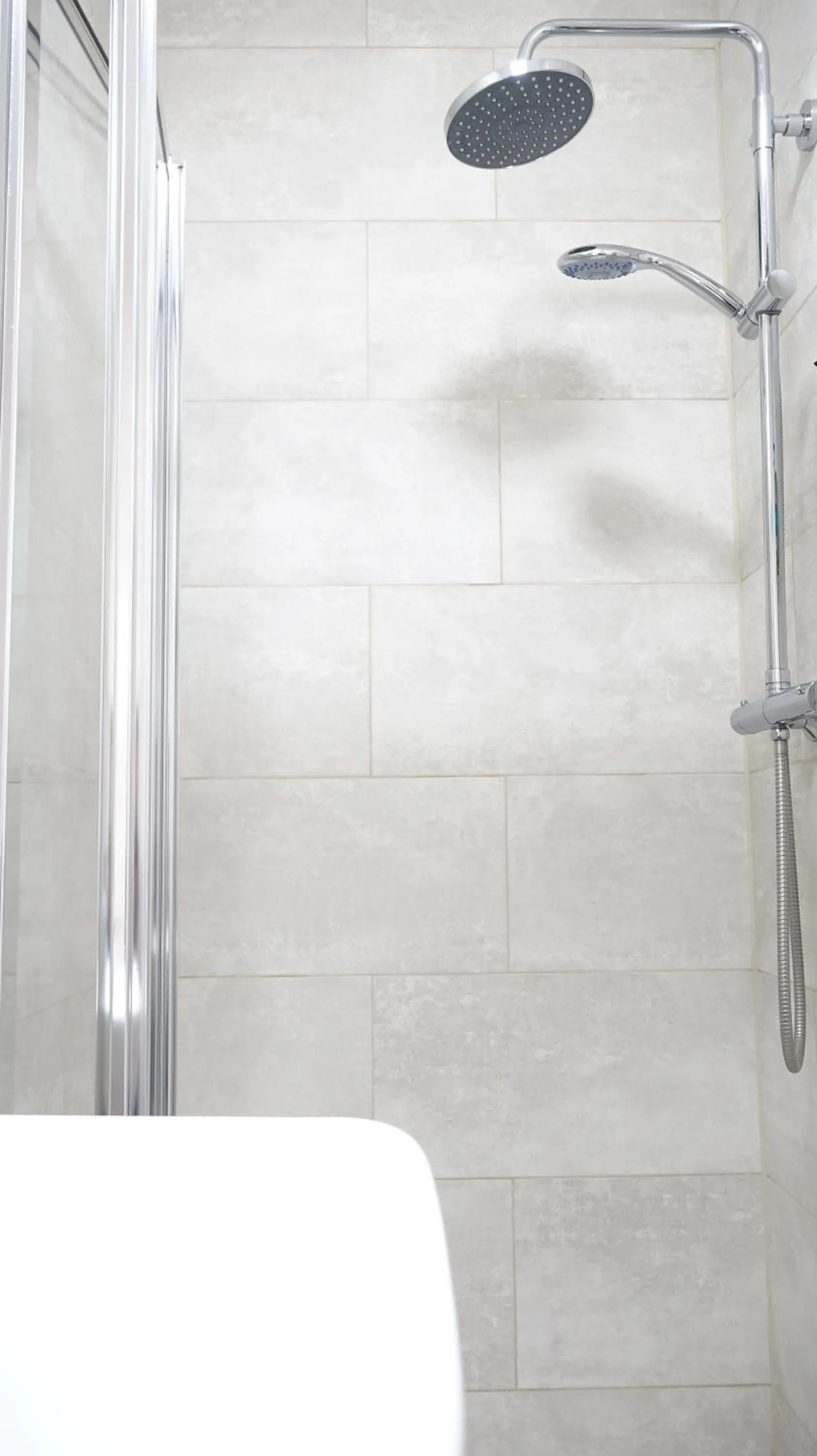 Bathroom in Heathrow Ensuite Rooms- Auto check in