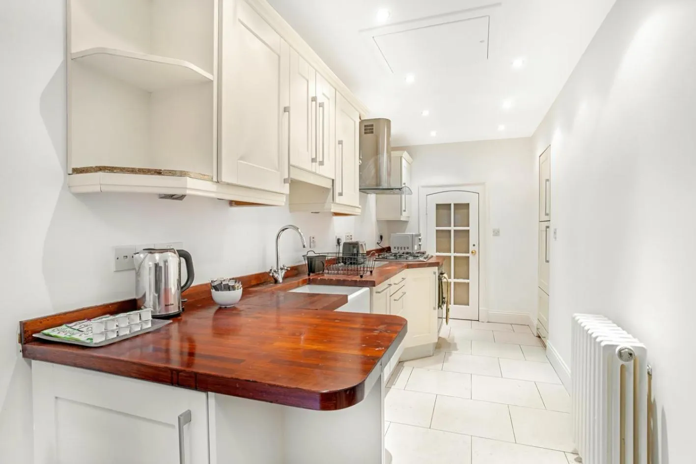 Kitchen or kitchenette in The Place Hotel