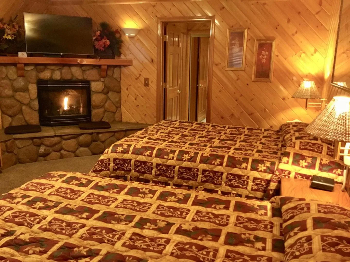 Bed in Giant Oaks Lodge