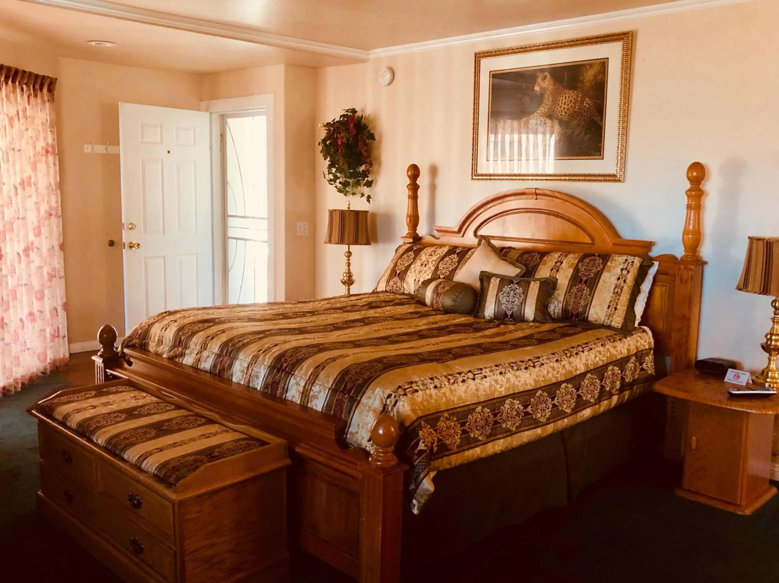 Bed in Giant Oaks Lodge