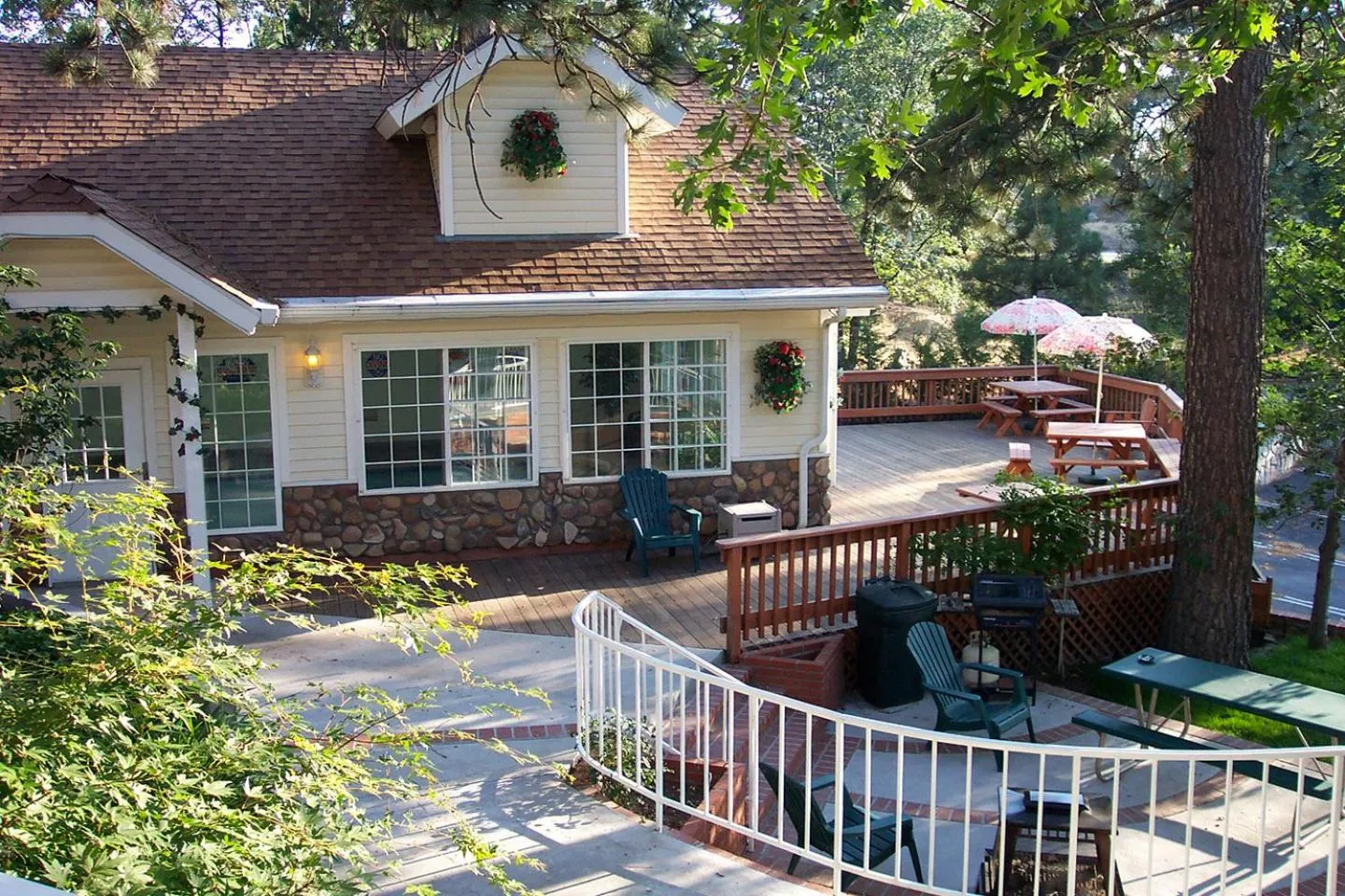 Property building in Giant Oaks Lodge