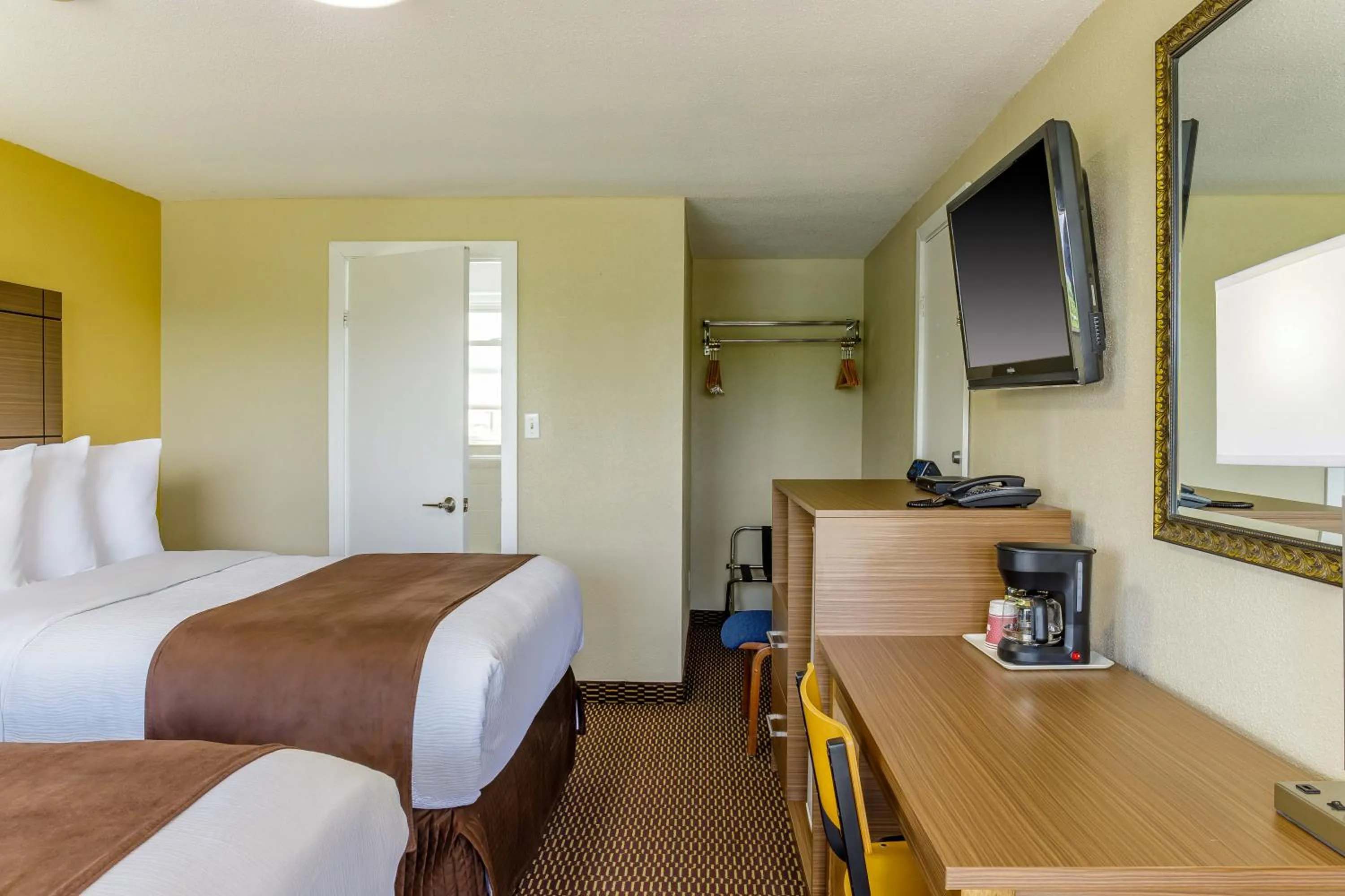 Bed in Motel 6 Campbellford, ON