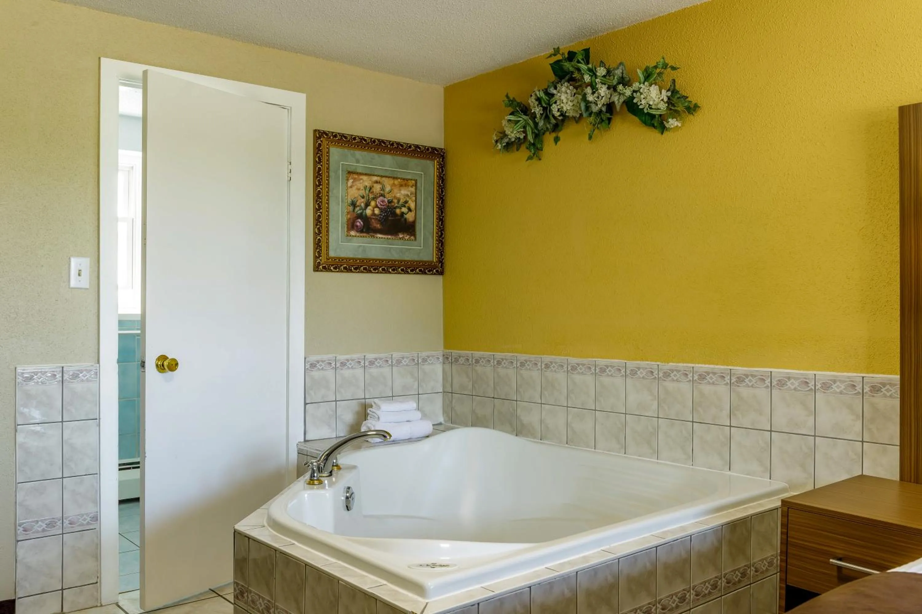 Bathroom in Motel 6 Campbellford, ON