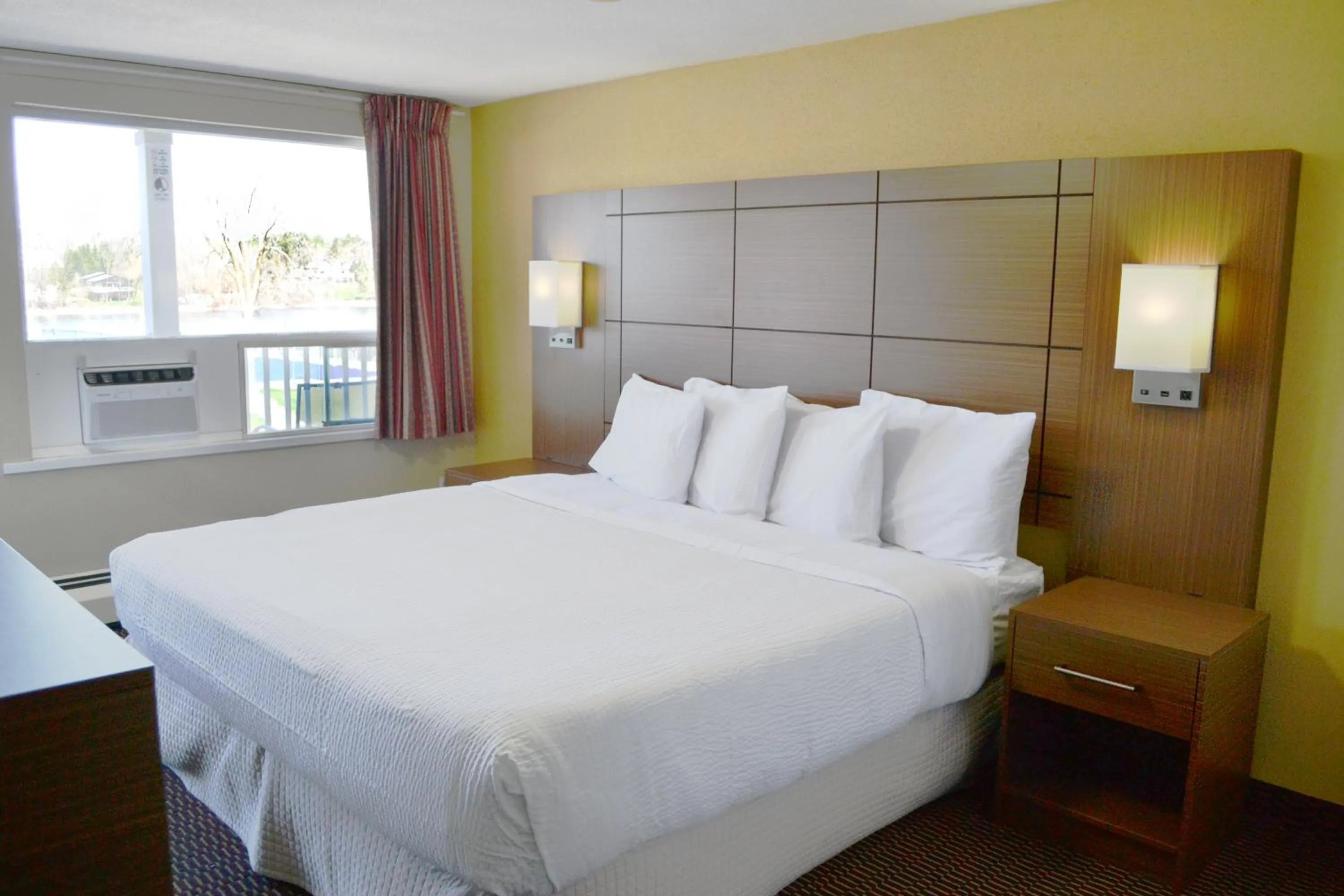 Bed in Motel 6 Campbellford, ON