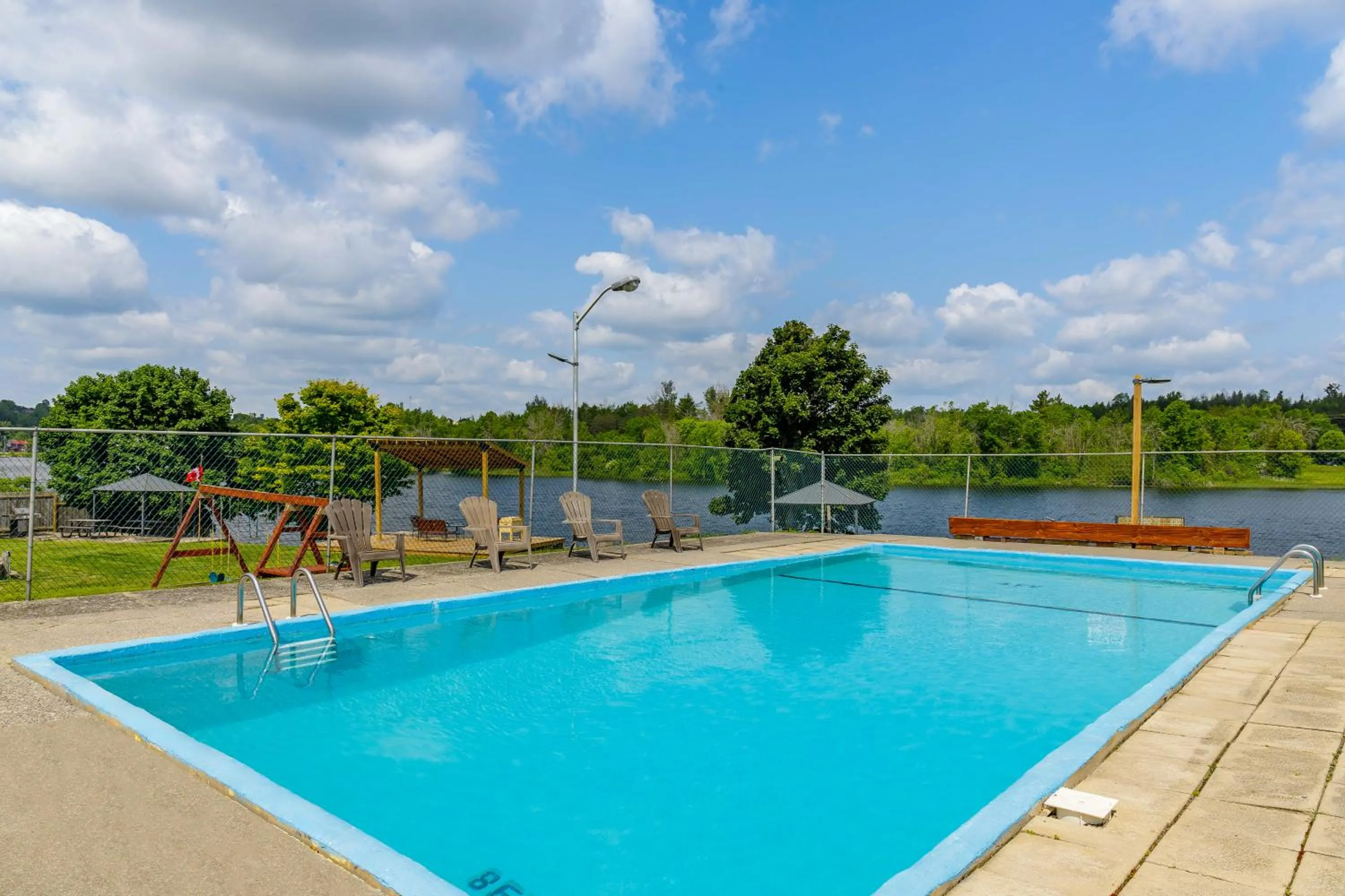 Swimming pool in Motel 6 Campbellford, ON