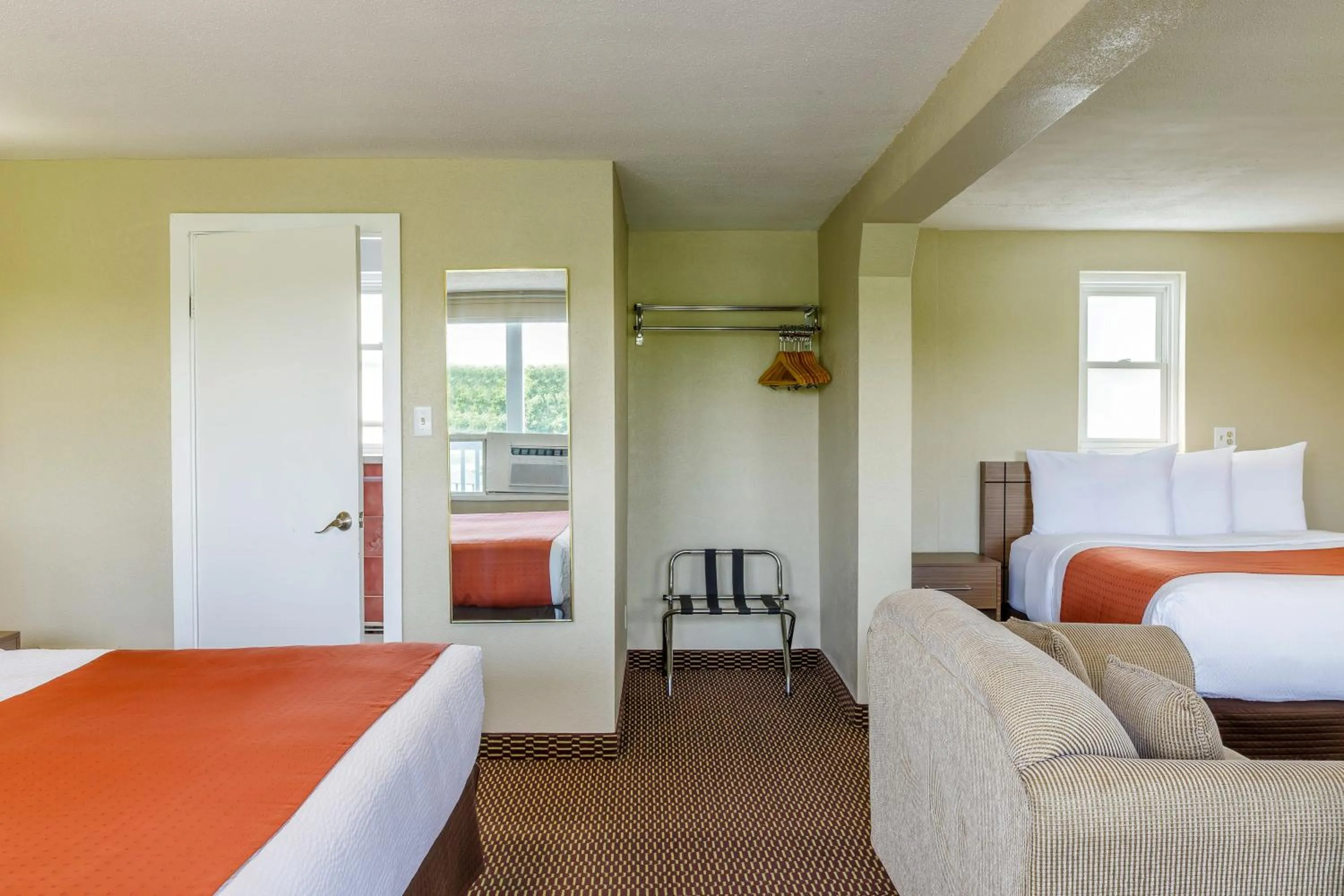 Bed in Motel 6 Campbellford, ON