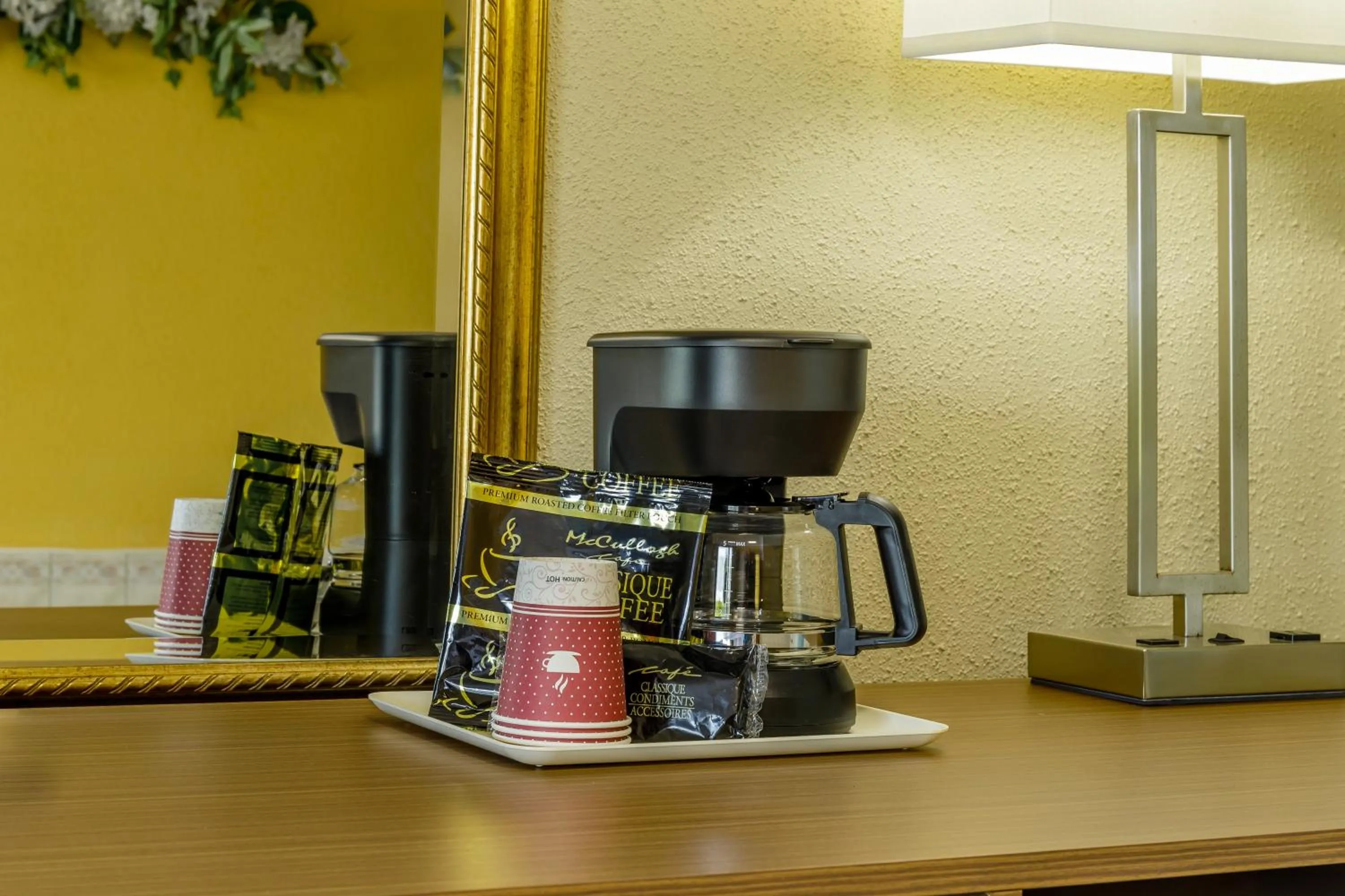 Coffee/tea facilities in Motel 6 Campbellford, ON