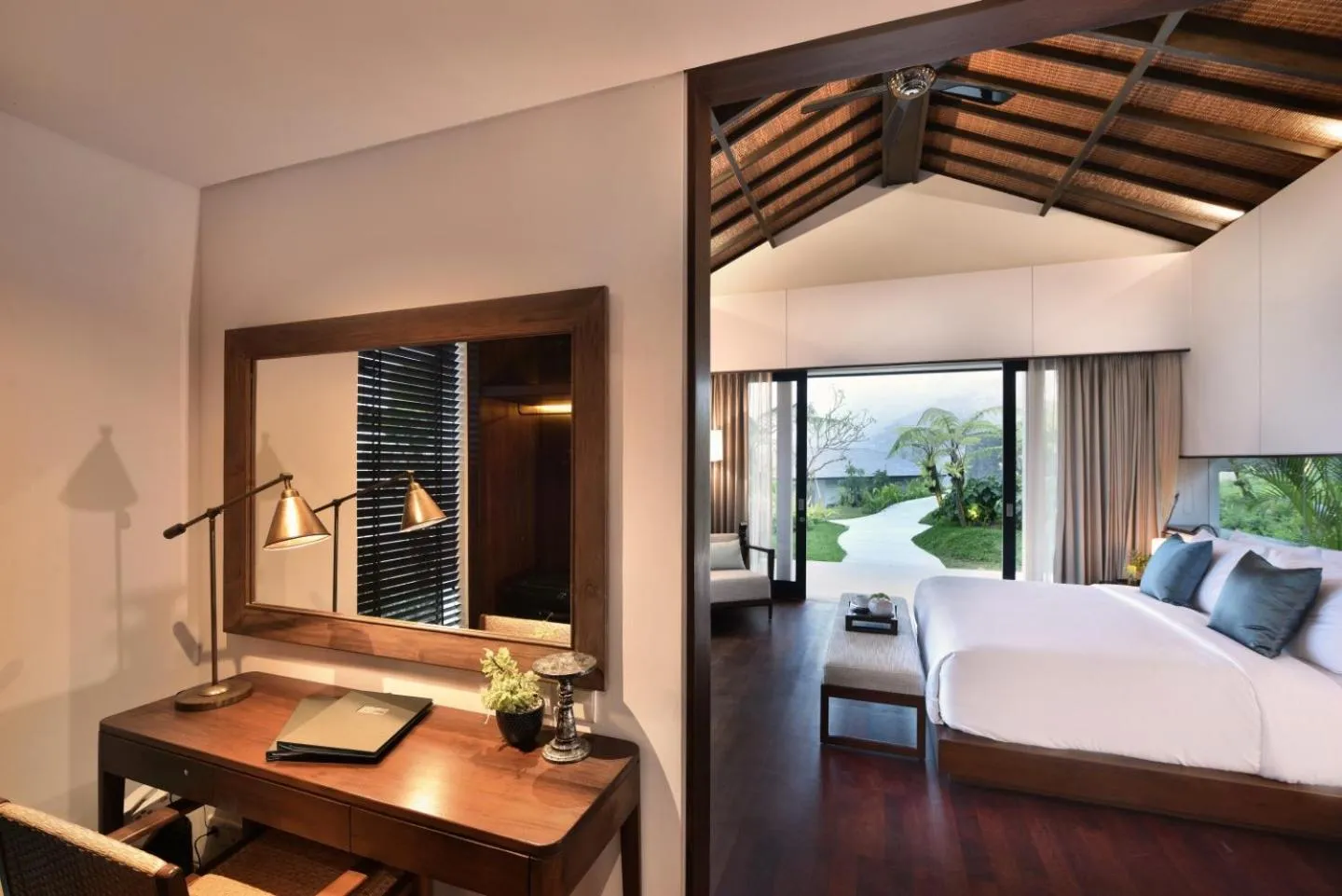 Bed in Alta Vista Mountain Villa Bali