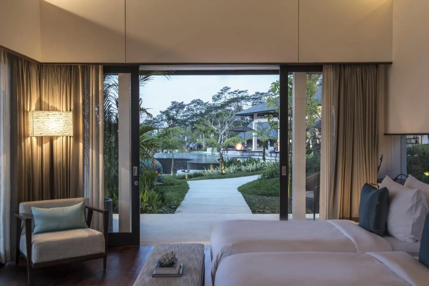 Bed in Alta Vista Mountain Villa Bali