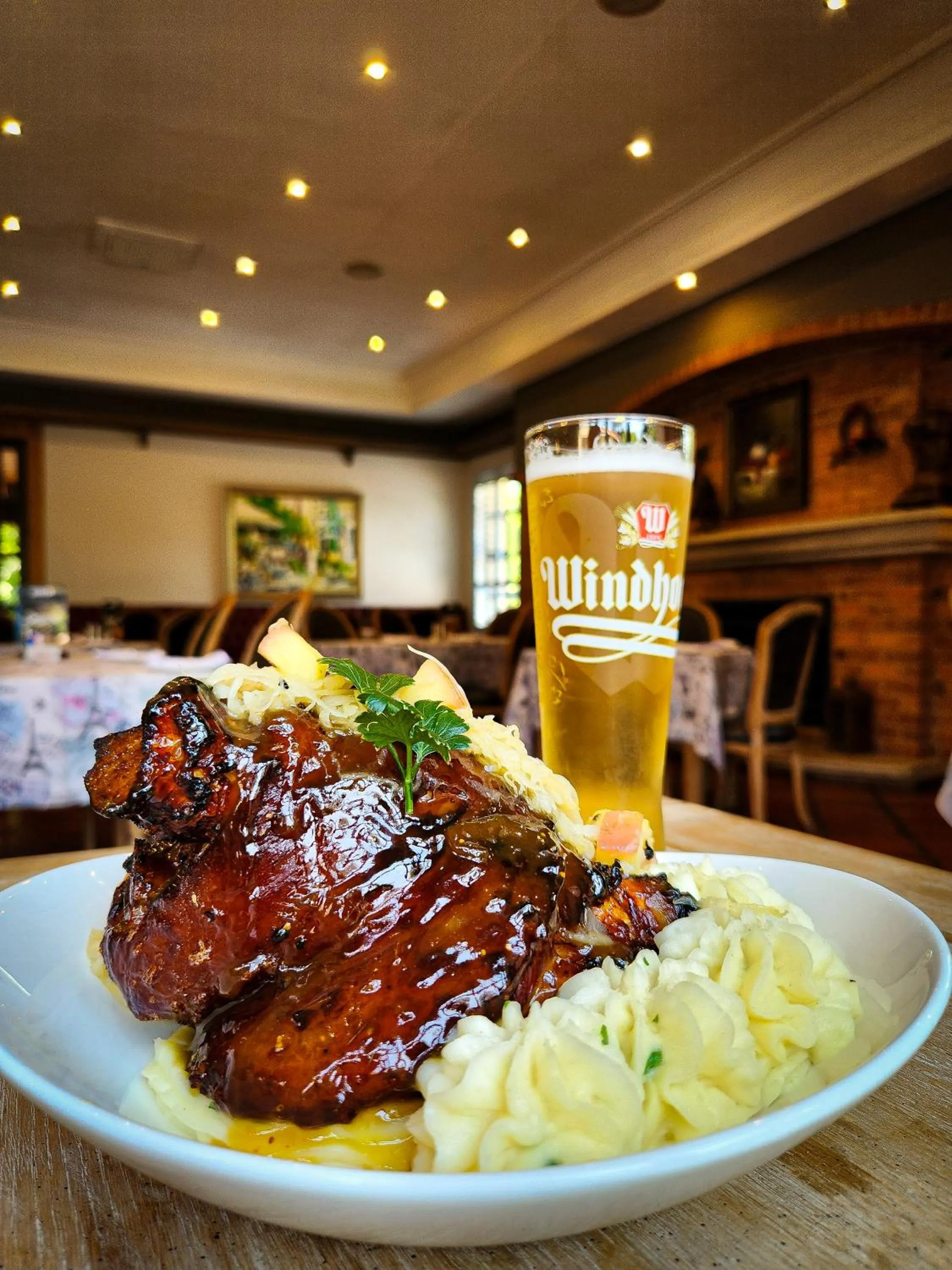 Restaurant/places to eat in Three Rivers Lodge and Villas