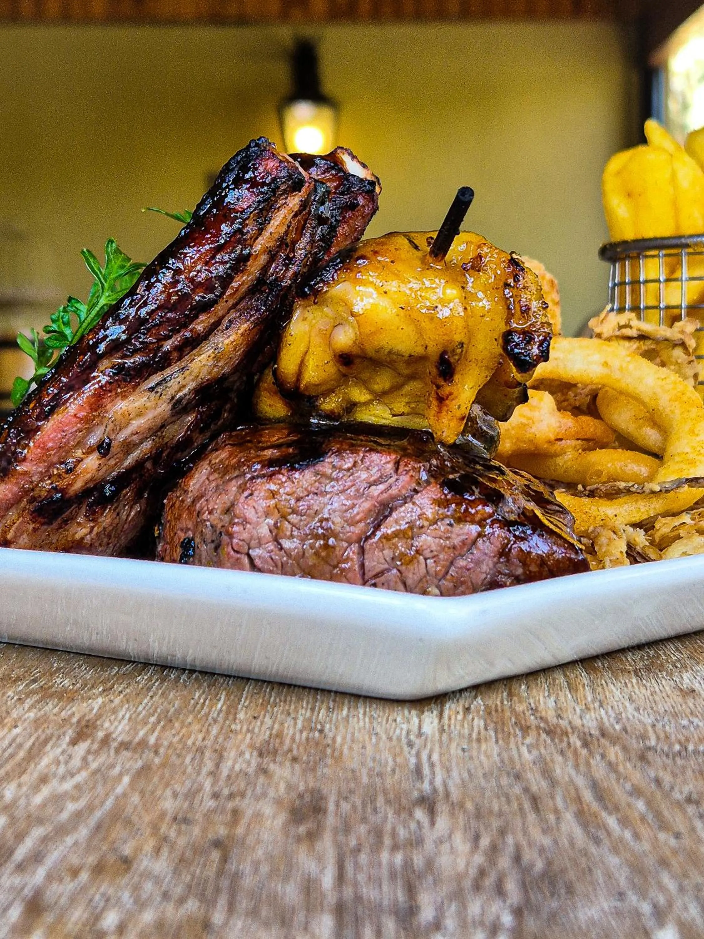 Restaurant/places to eat in Three Rivers Lodge and Villas