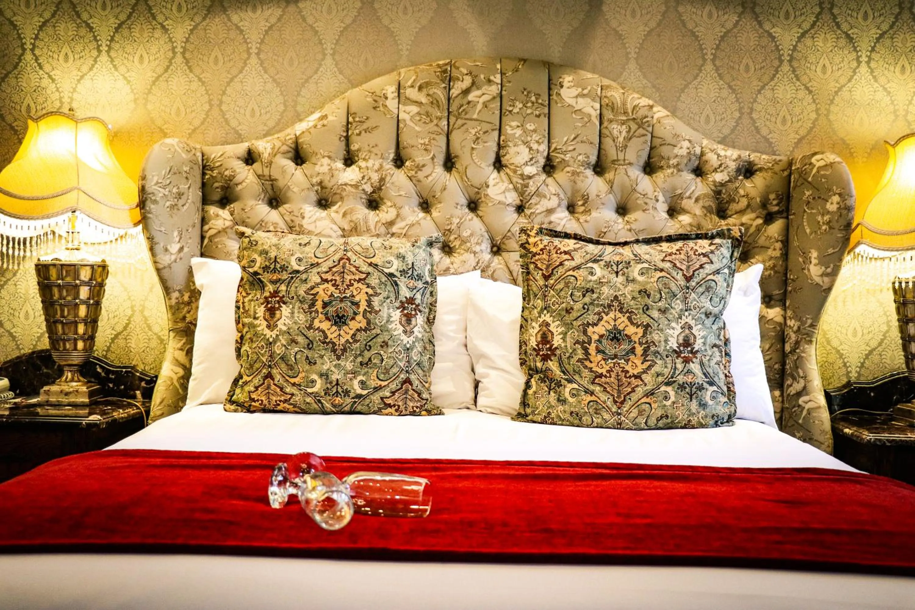 Restaurant/places to eat, Bed in Three Rivers Lodge and Villas