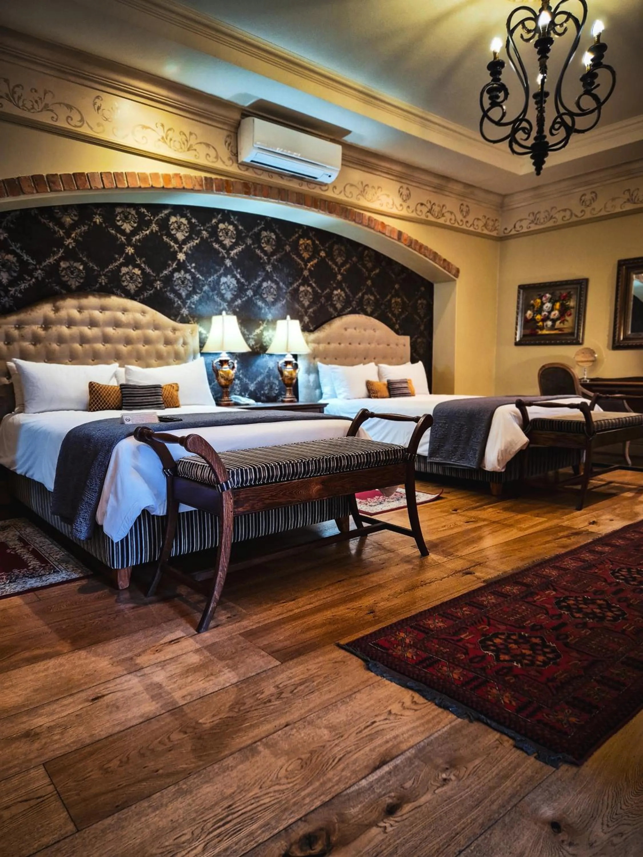 Restaurant/places to eat in Three Rivers Lodge and Villas