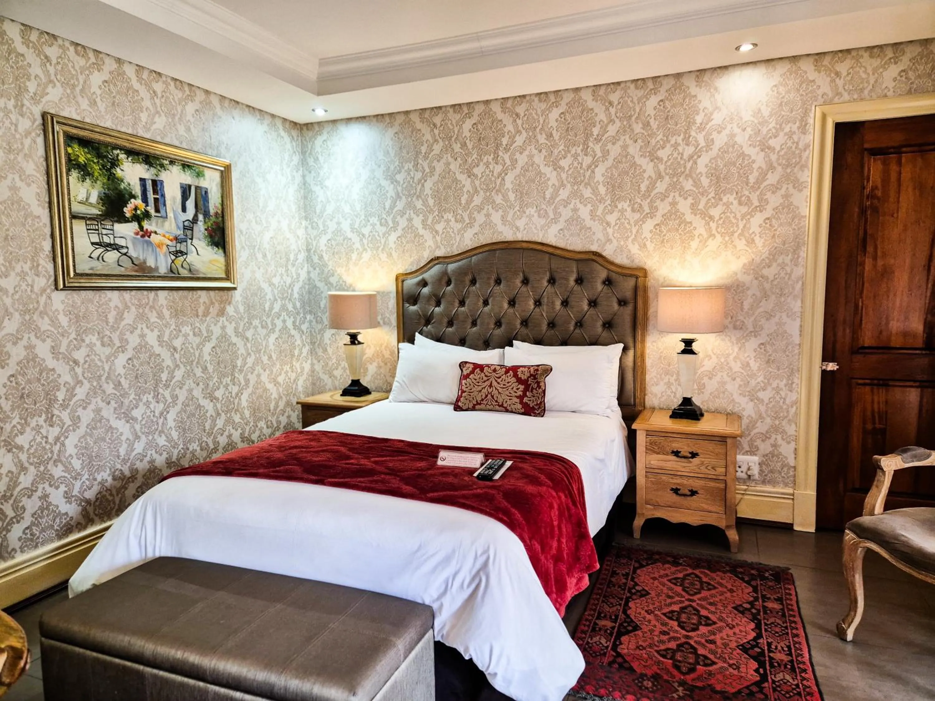 Restaurant/places to eat, Bed in Three Rivers Lodge and Villas