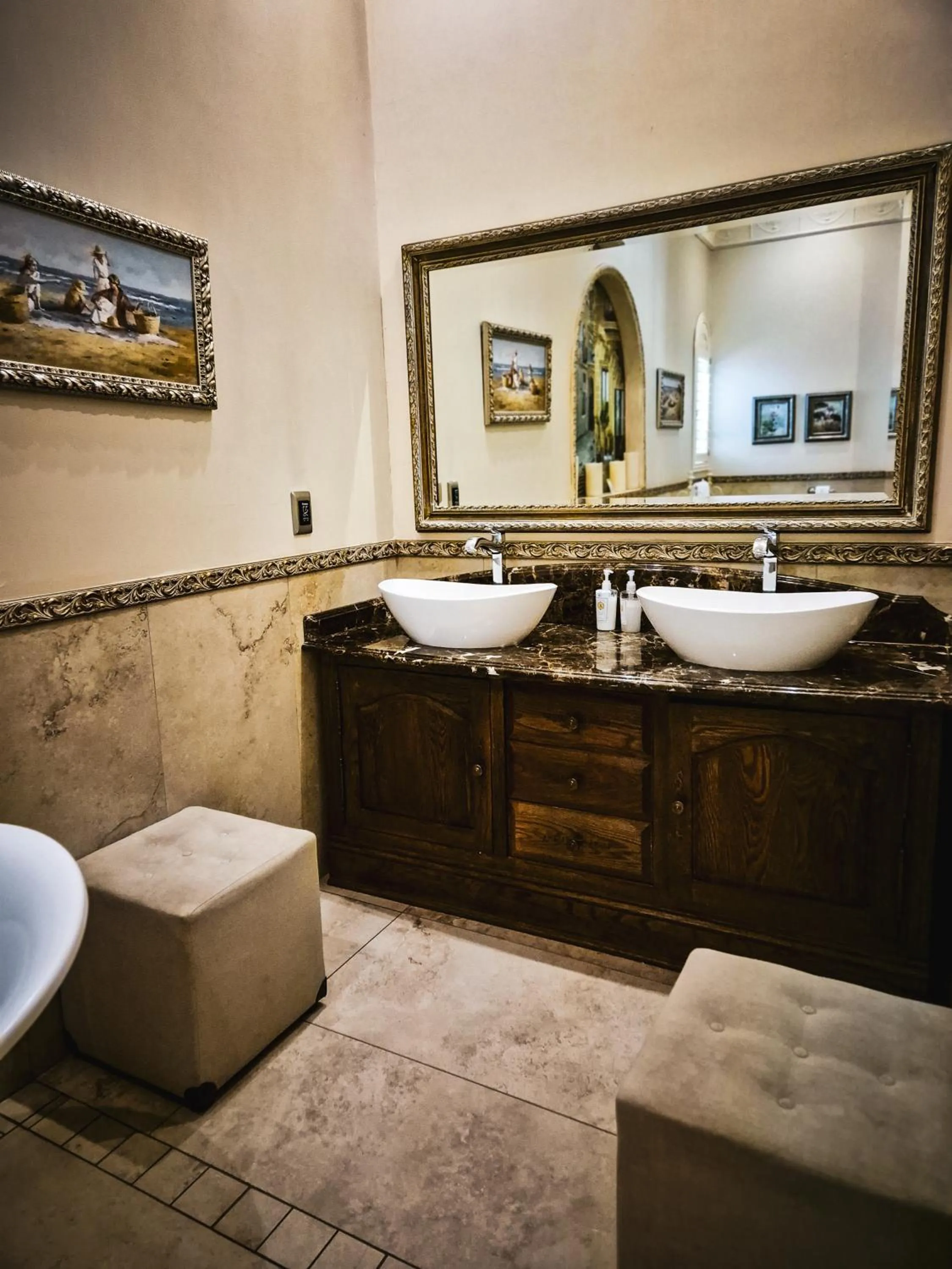 Shower in Three Rivers Lodge and Villas