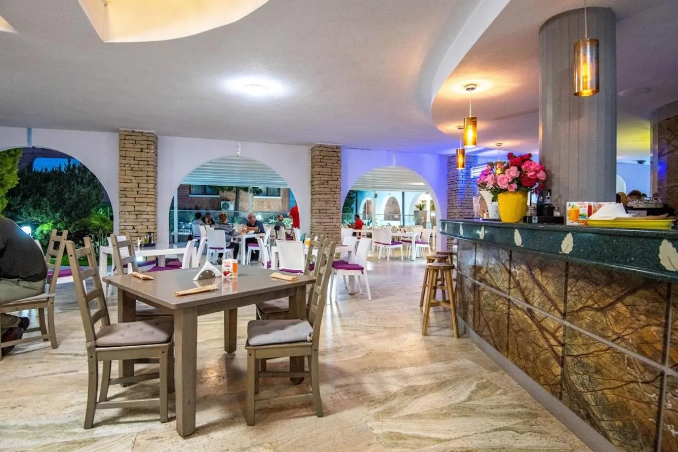 Restaurant/places to eat in Hotel Dana Resort