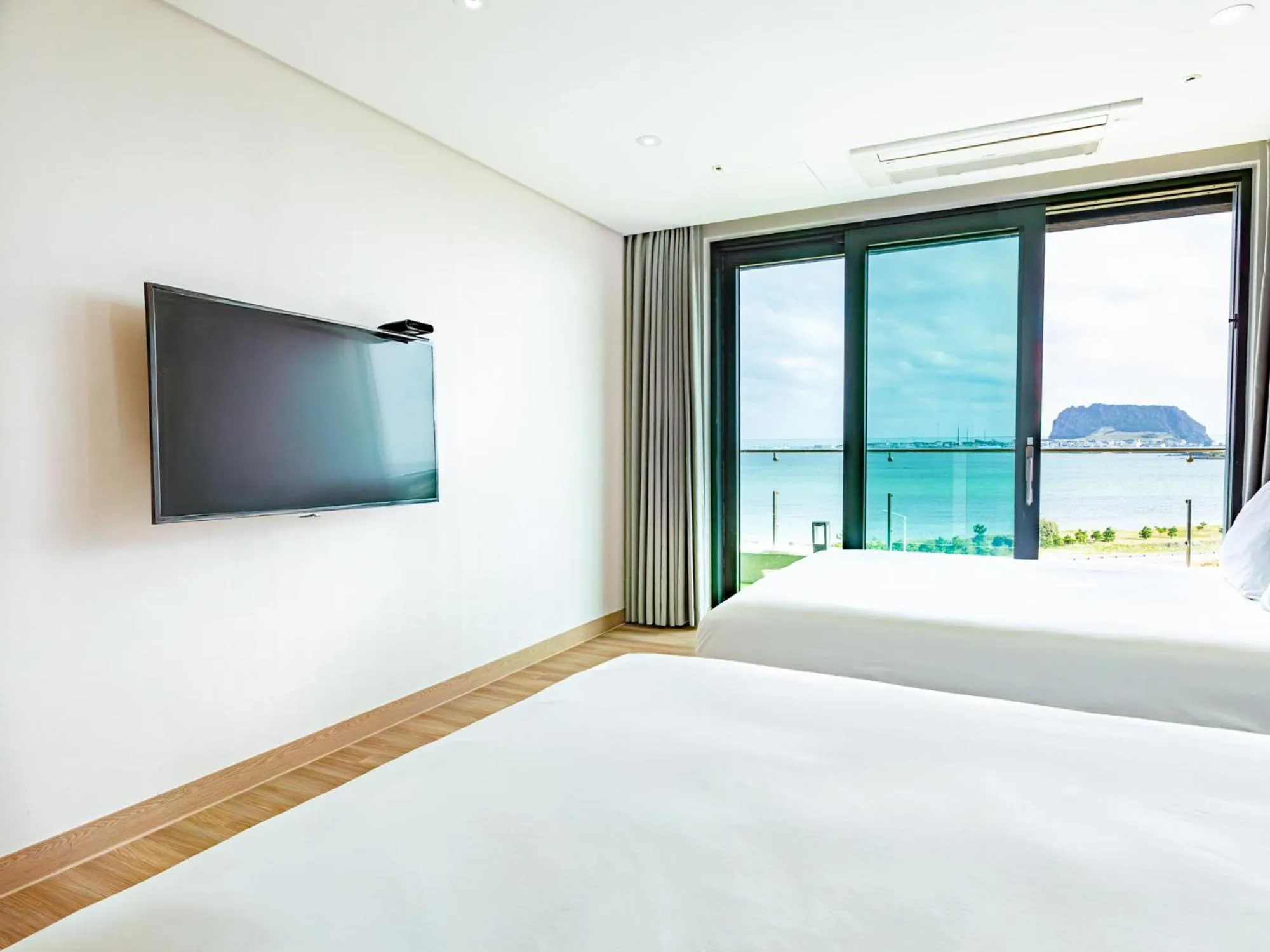 Bedroom, Bed in Jeju Attirance Hotel & poolvilla