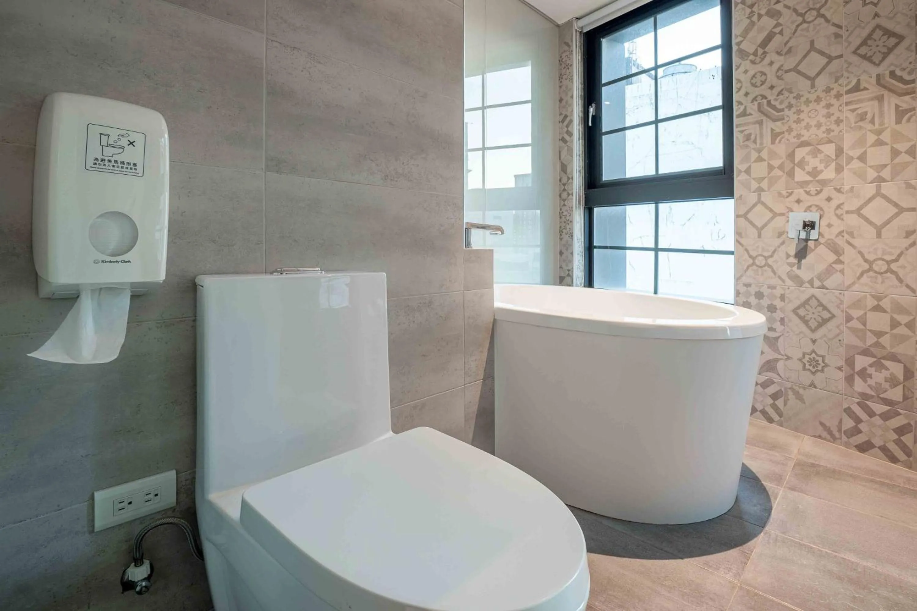 Shower in CHECK inn Taichung Ziyou