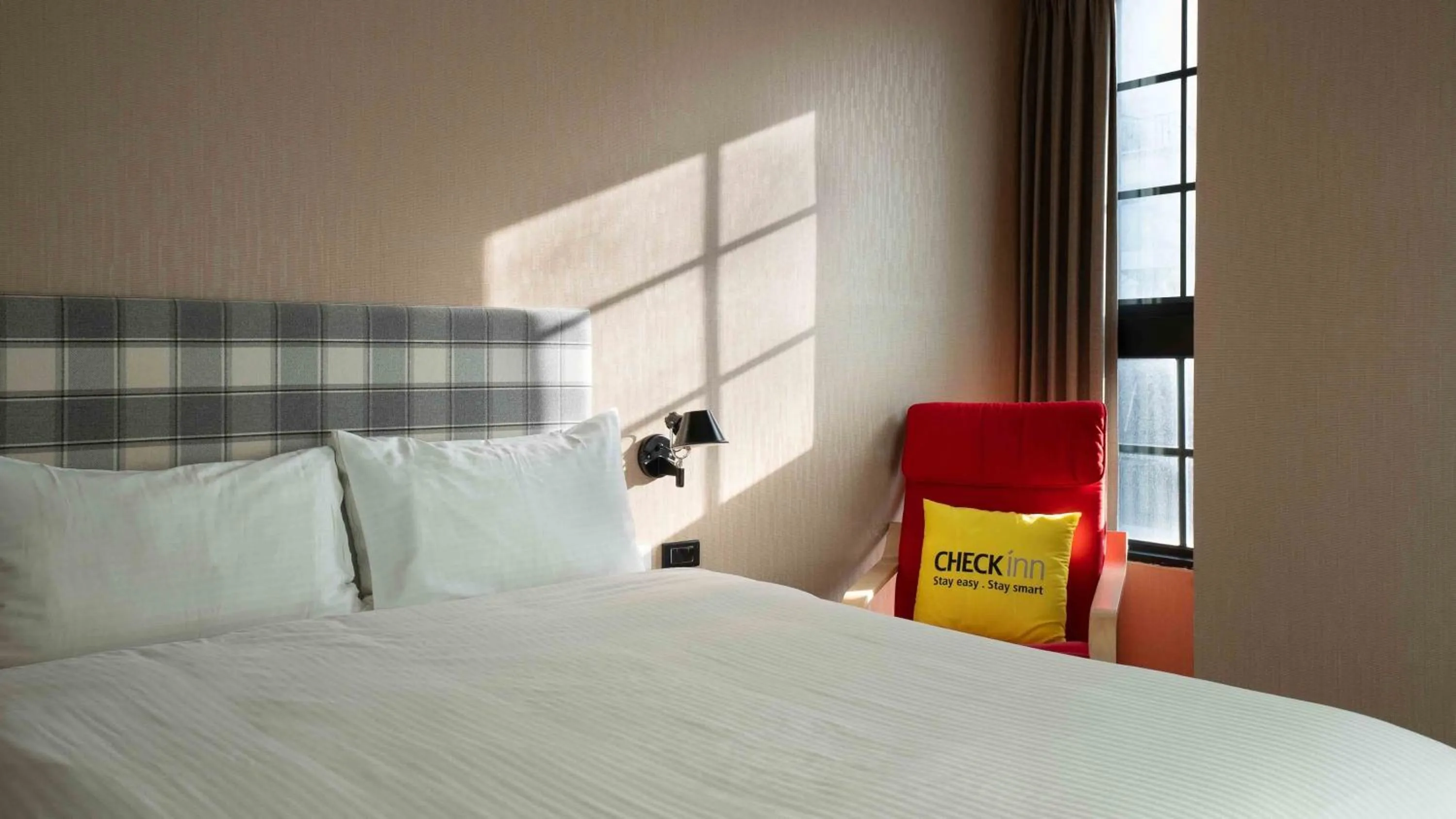 Bed in CHECK inn Taichung Ziyou