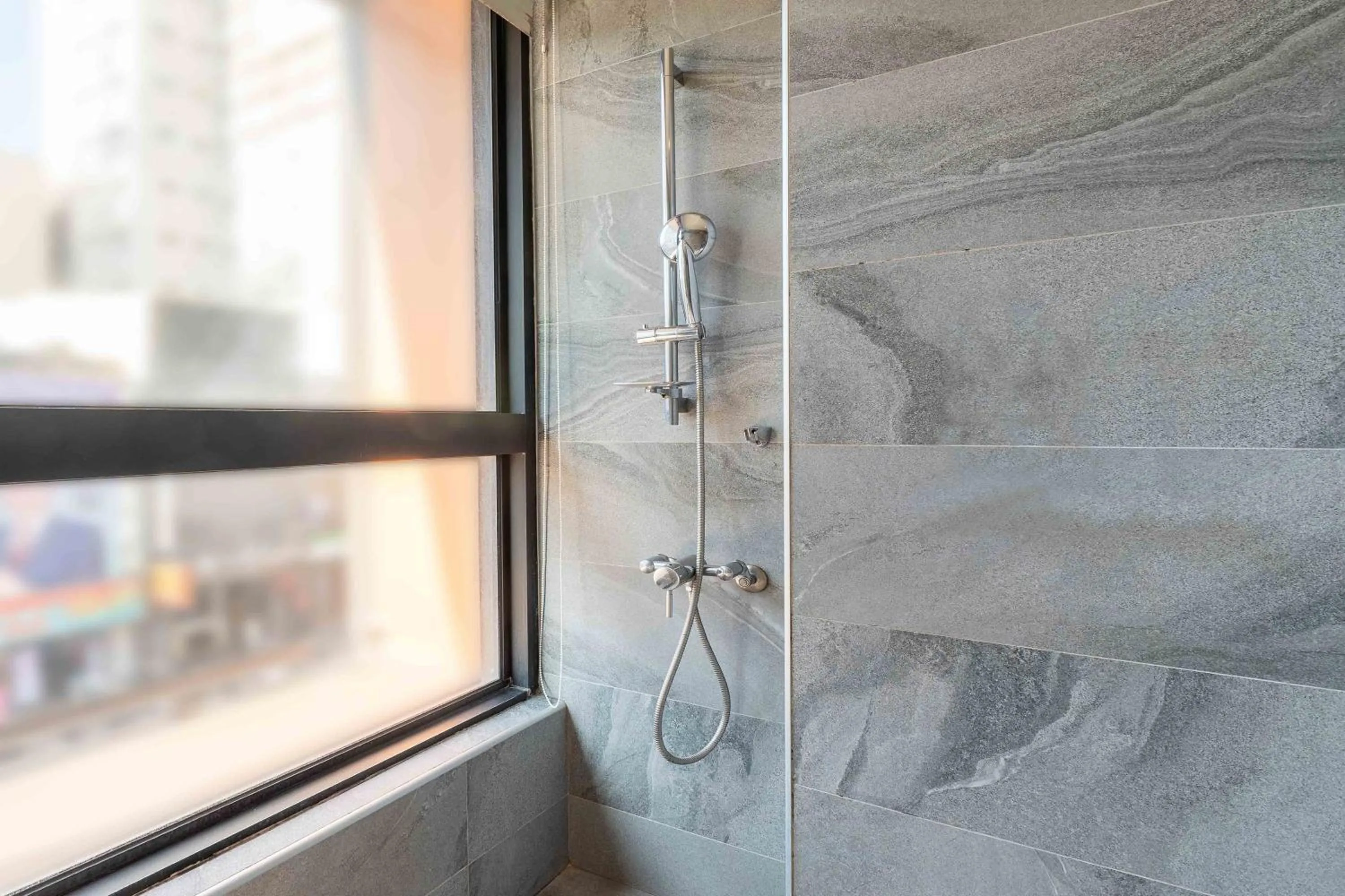 Shower in CHECK inn Taichung Ziyou