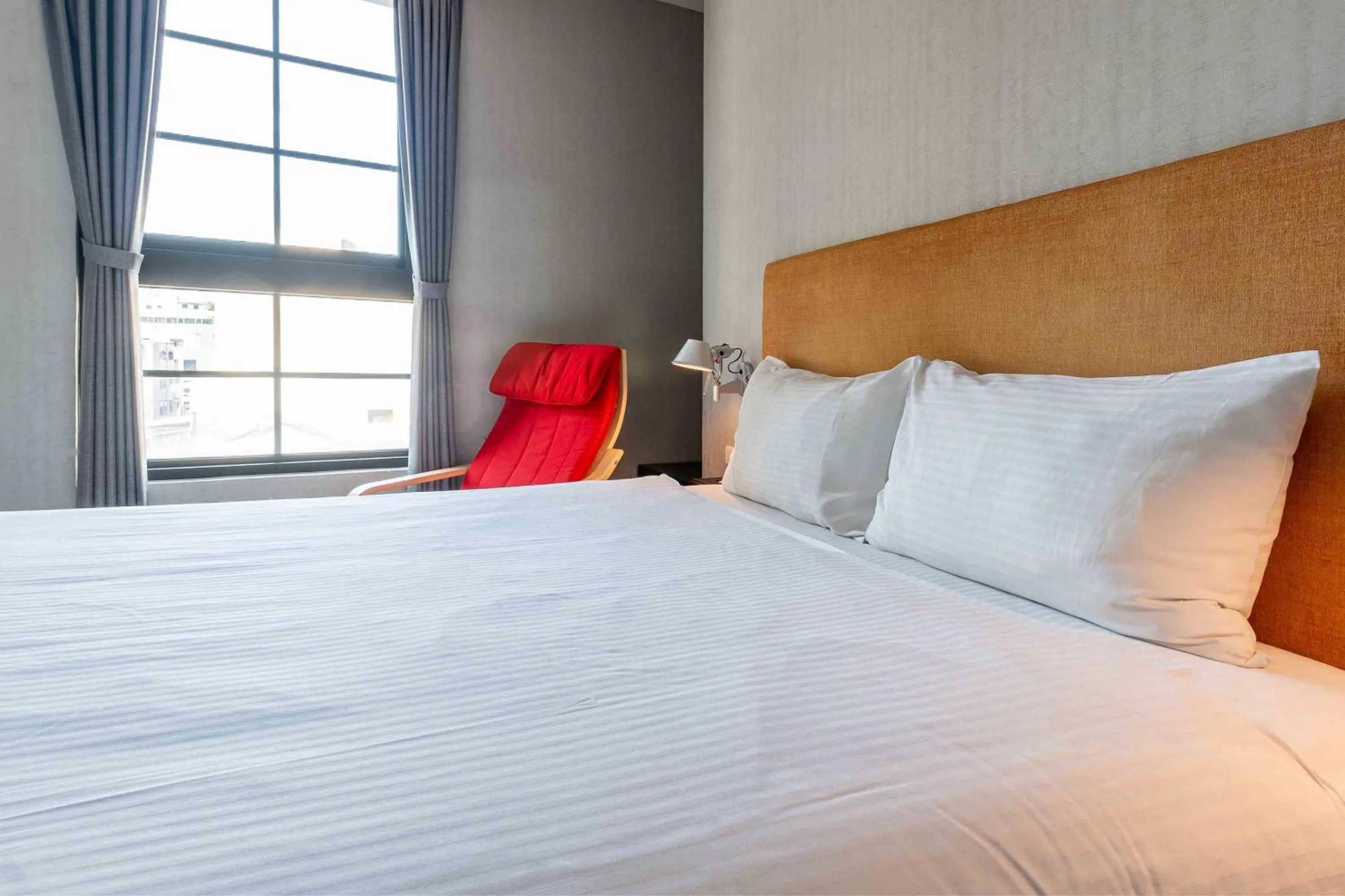 Bed in CHECK inn Taichung Ziyou