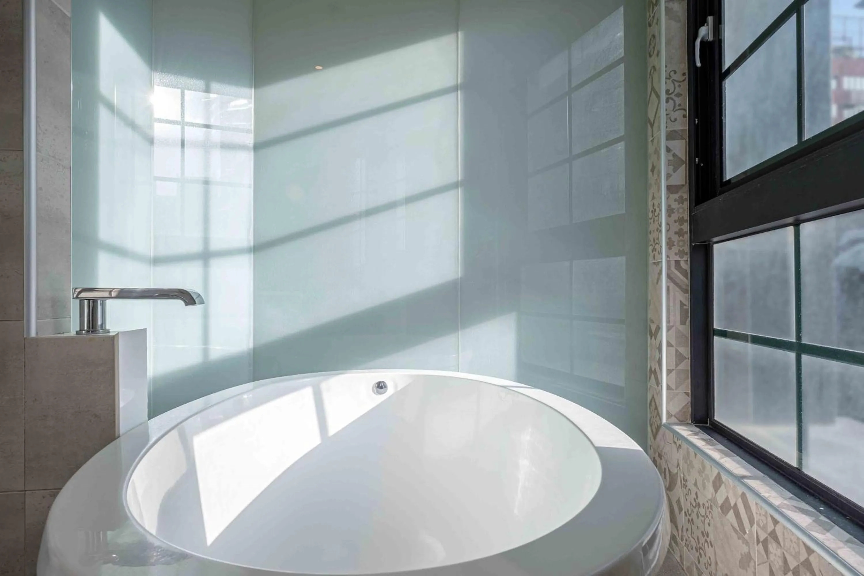 Bath in CHECK inn Taichung Ziyou