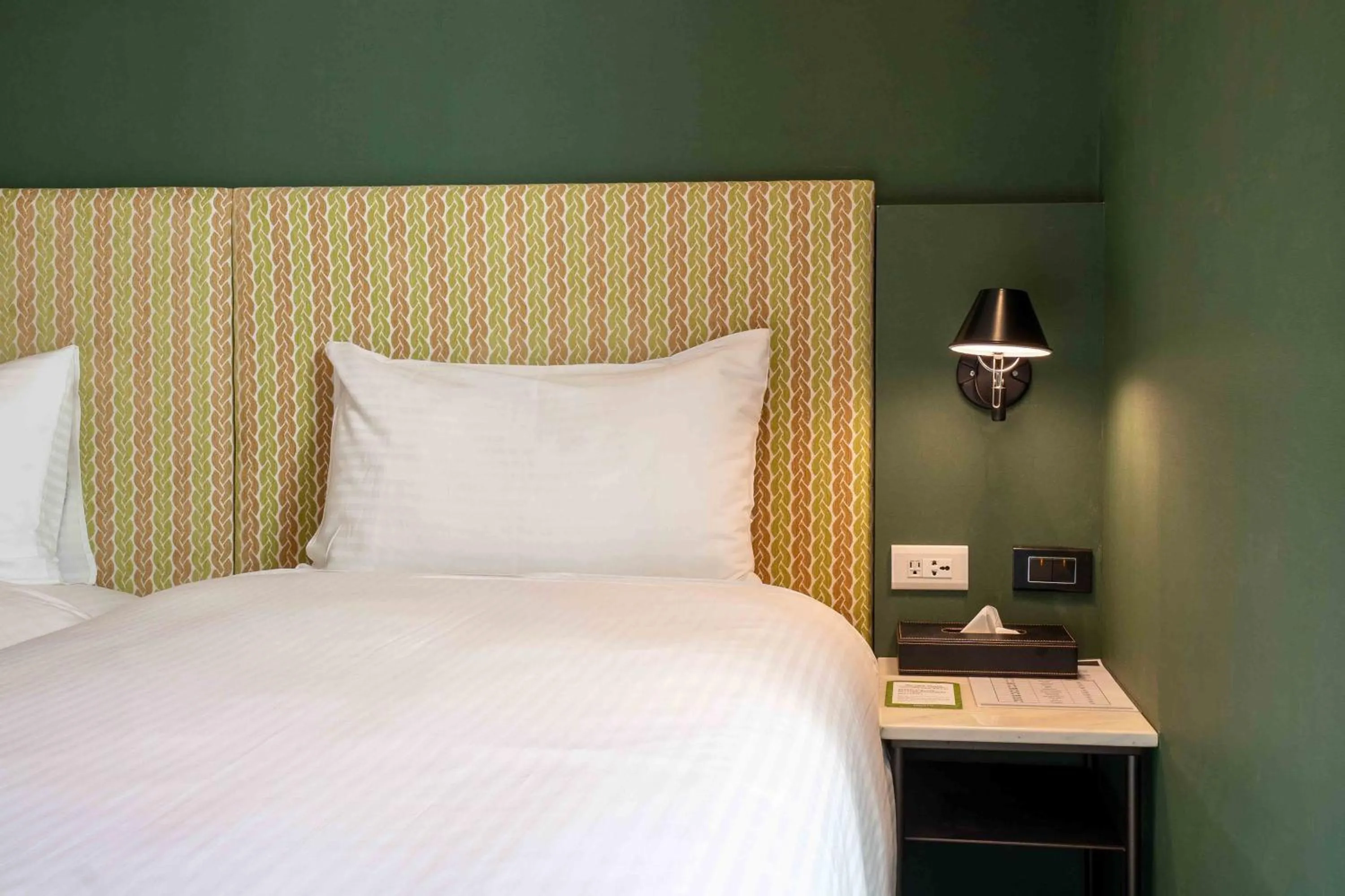 Bed in CHECK inn Taichung Ziyou