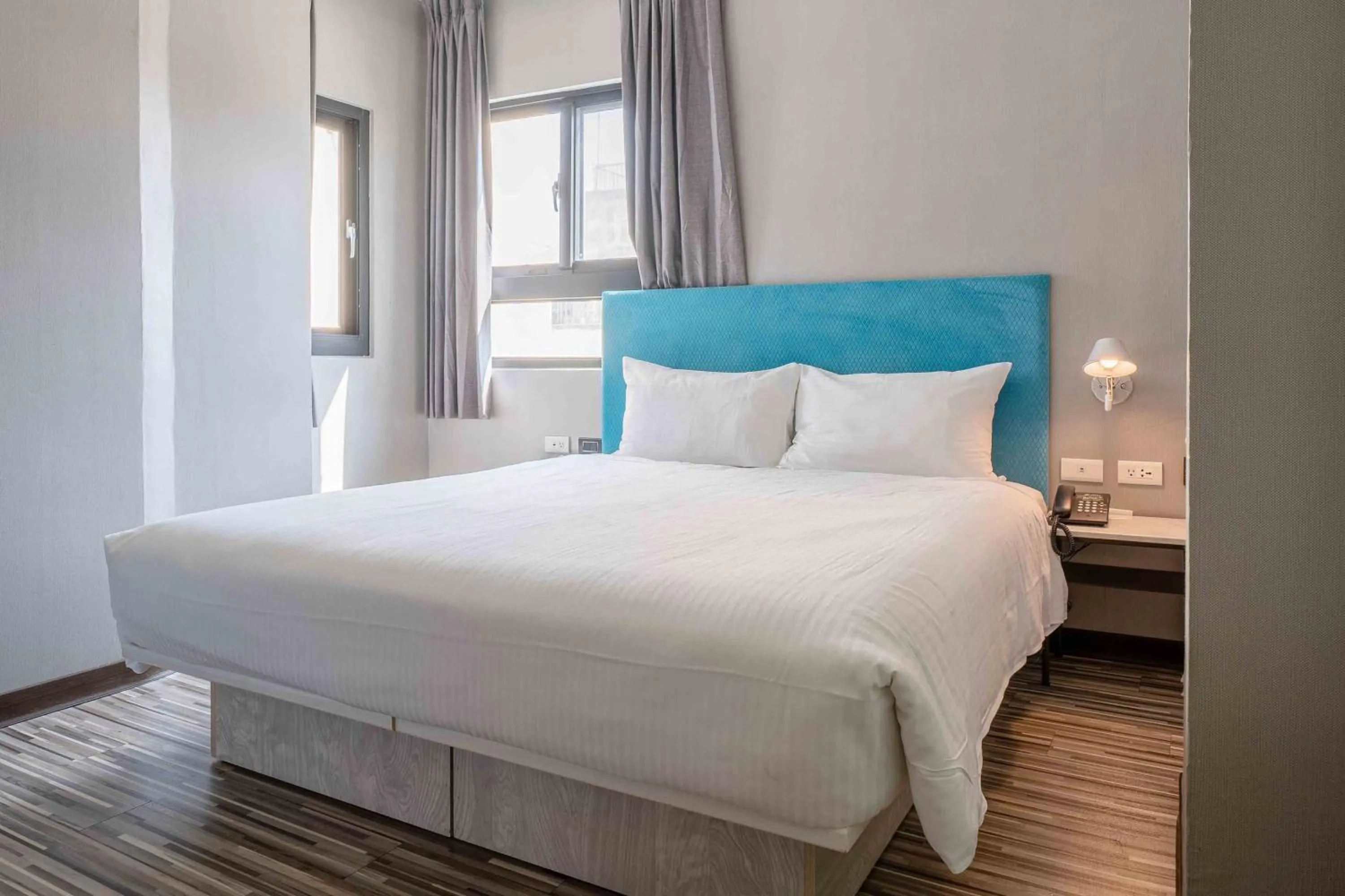 Bed in CHECK inn Taichung Ziyou