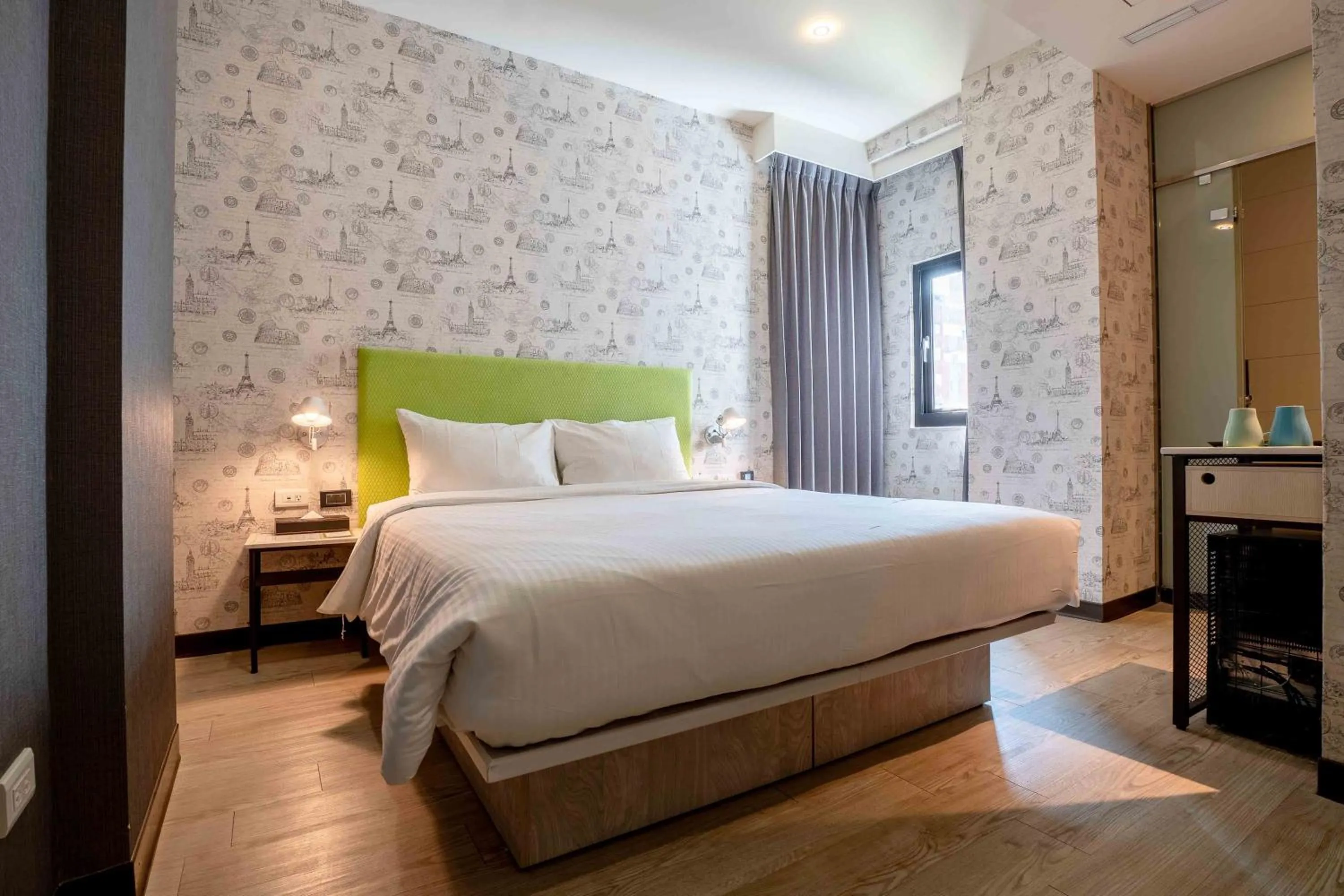 Bed in CHECK inn Taichung Ziyou