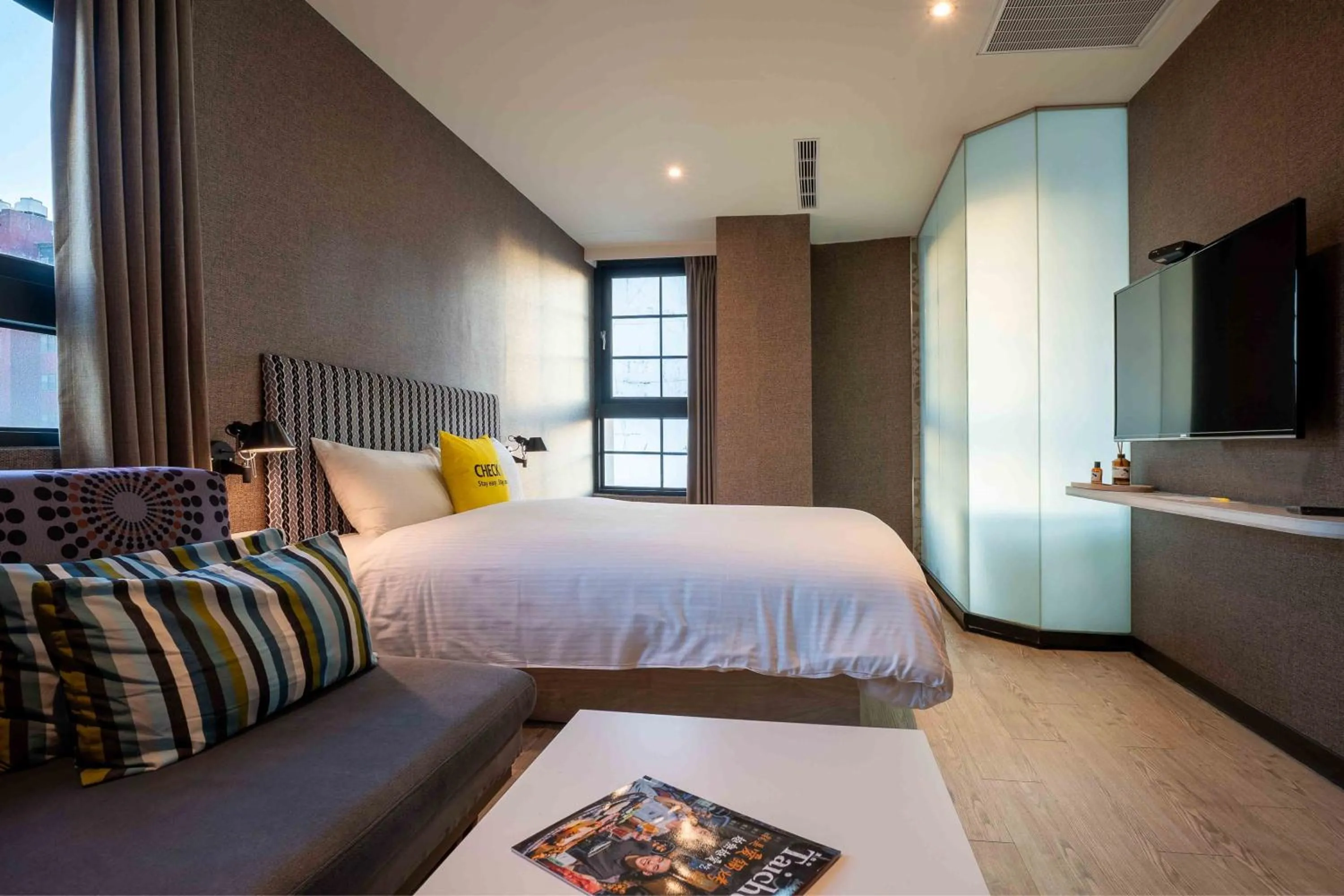 Bed in CHECK inn Taichung Ziyou