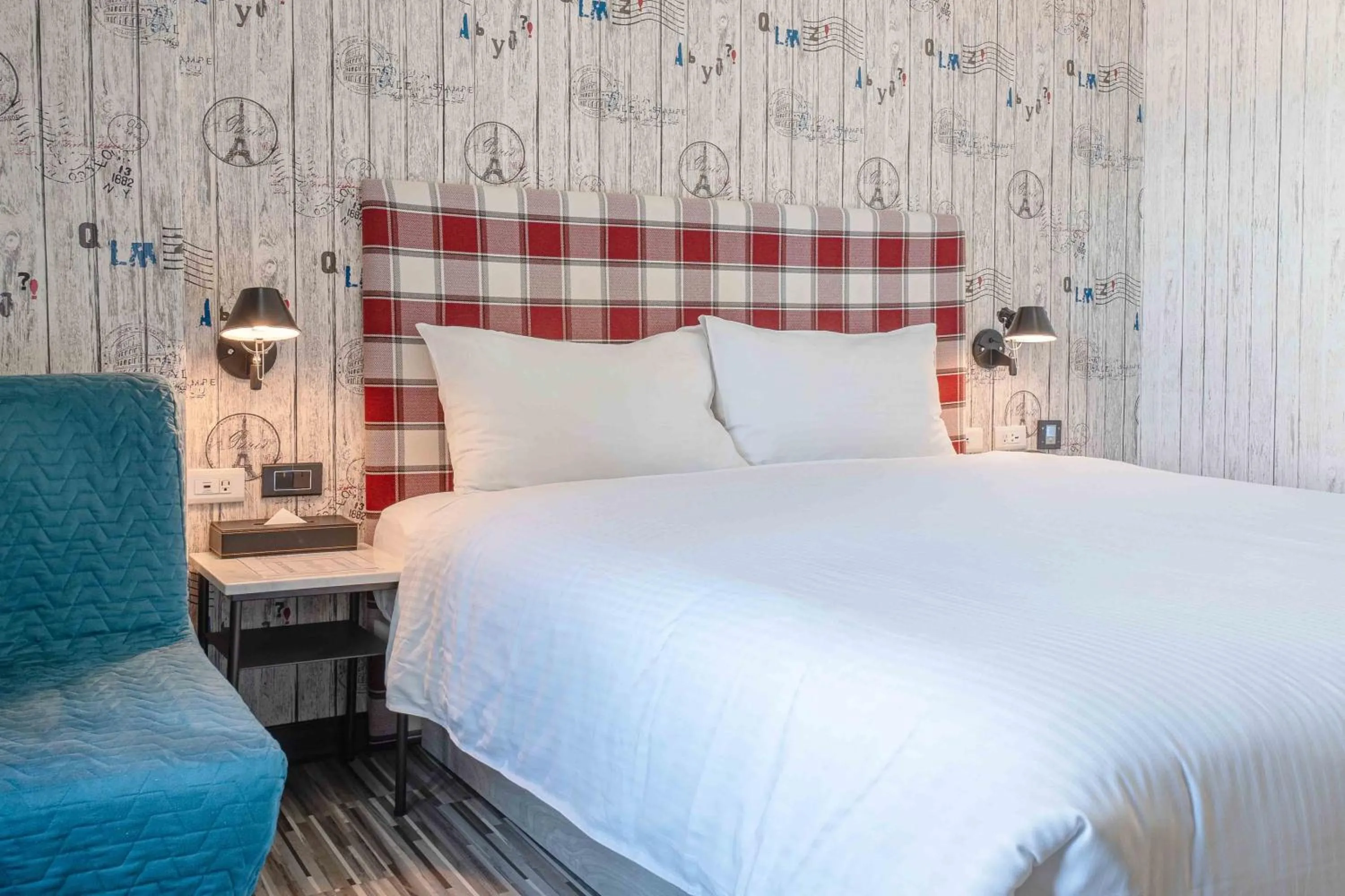 Bed in CHECK inn Taichung Ziyou