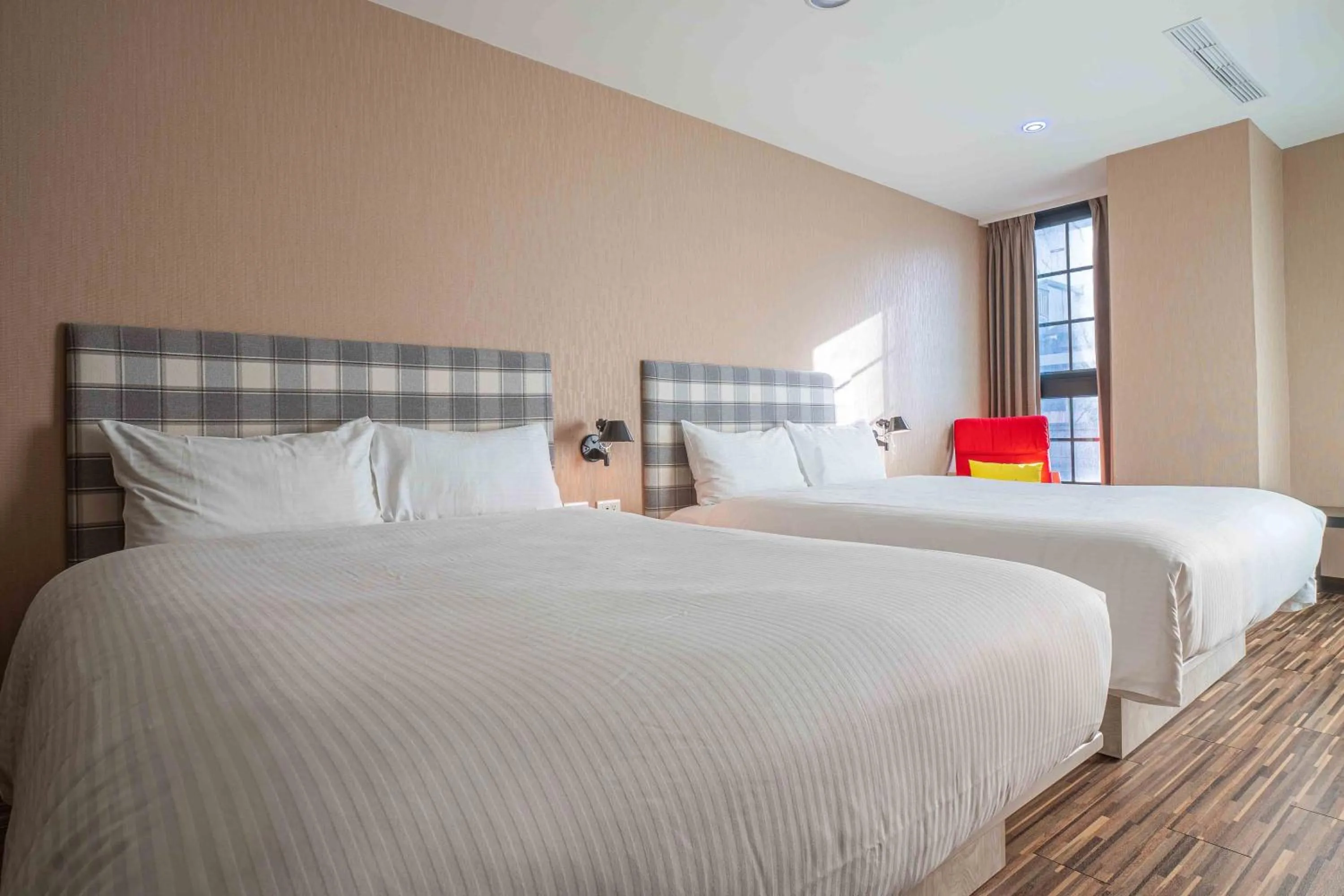 Bed in CHECK inn Taichung Ziyou