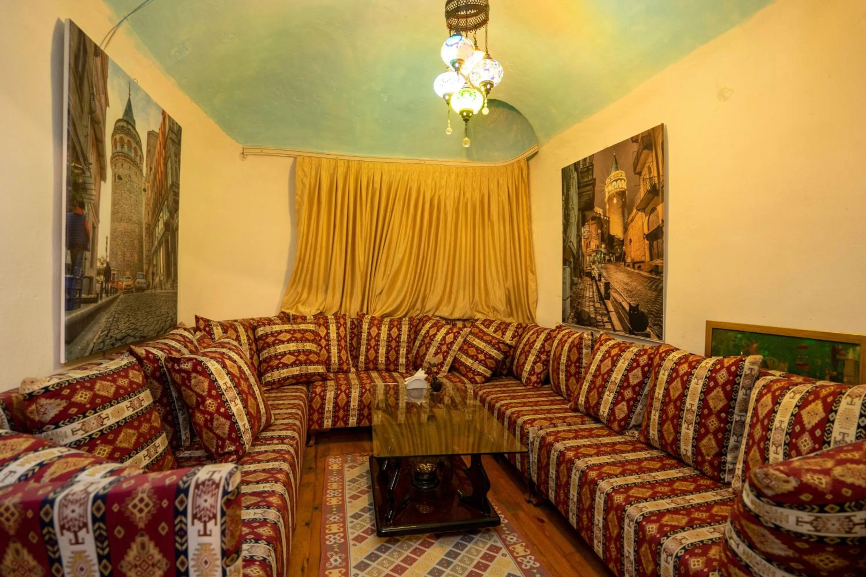 Seating area in Gedikpasa Konagi Hotel