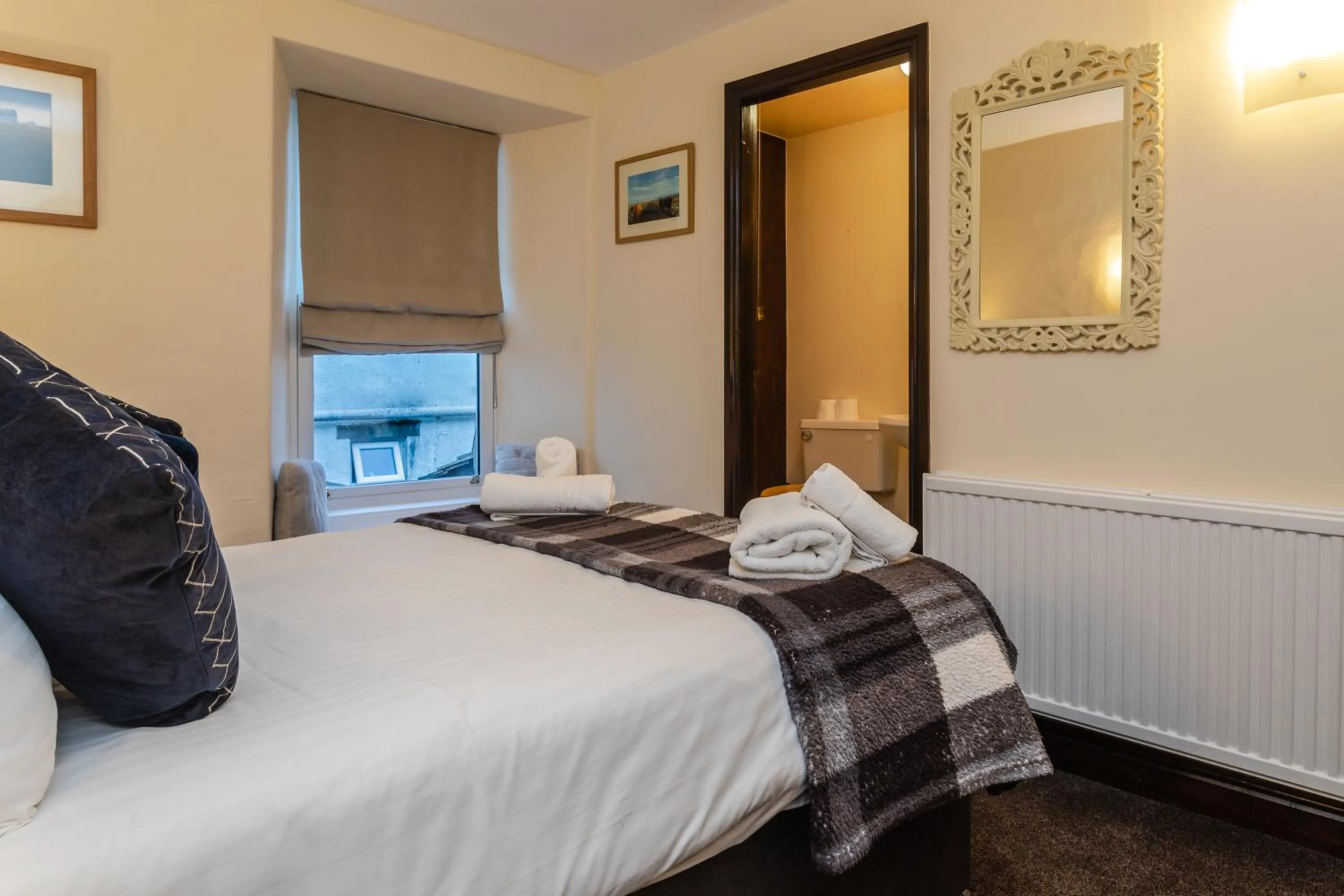 Bed in The Wheatsheaf Inn